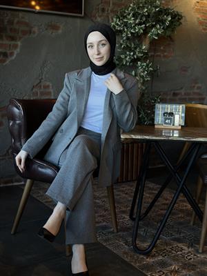Gri Çizgili Takım