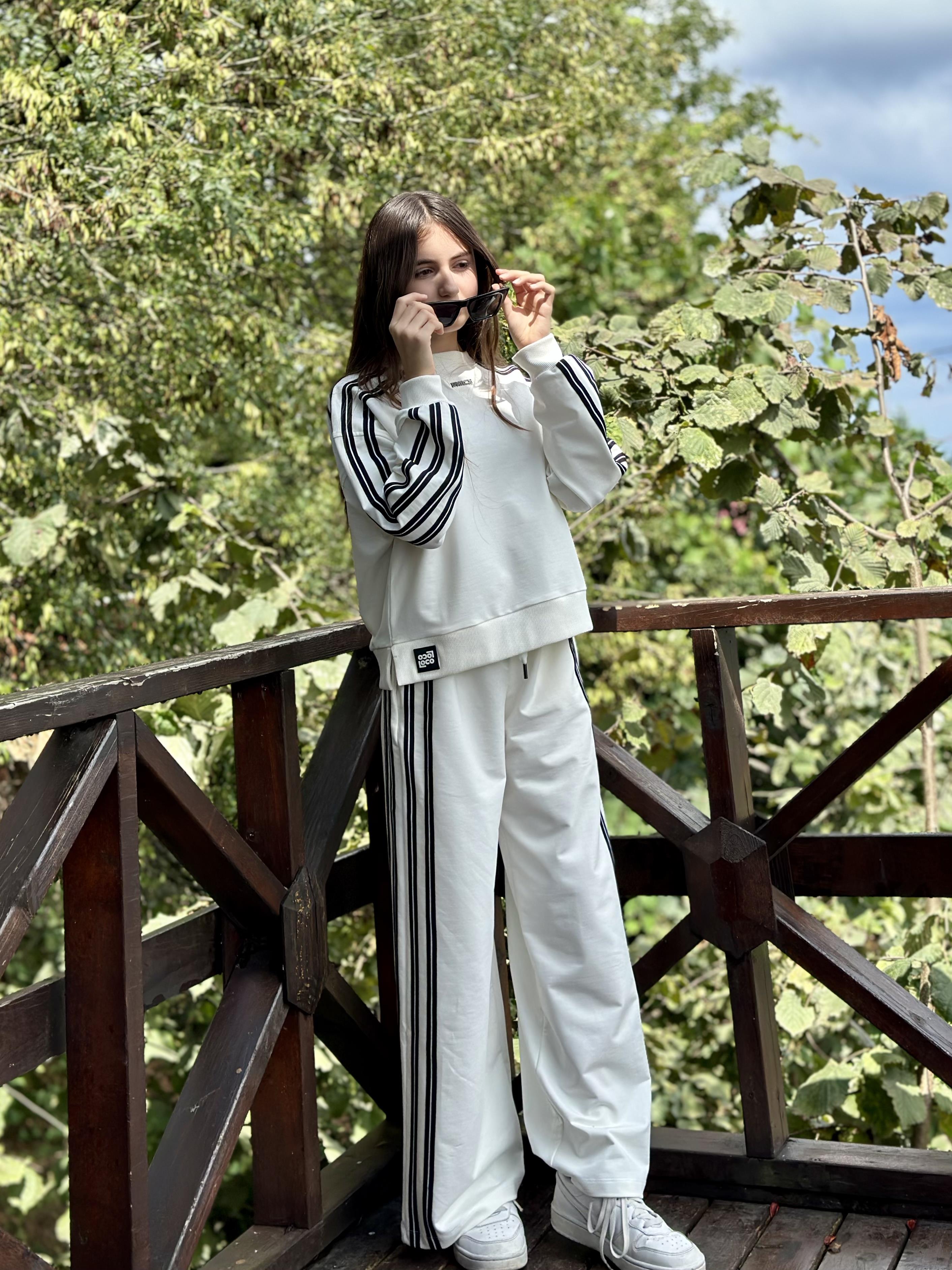 beyaz Şerit detaylı eşofman takımı 