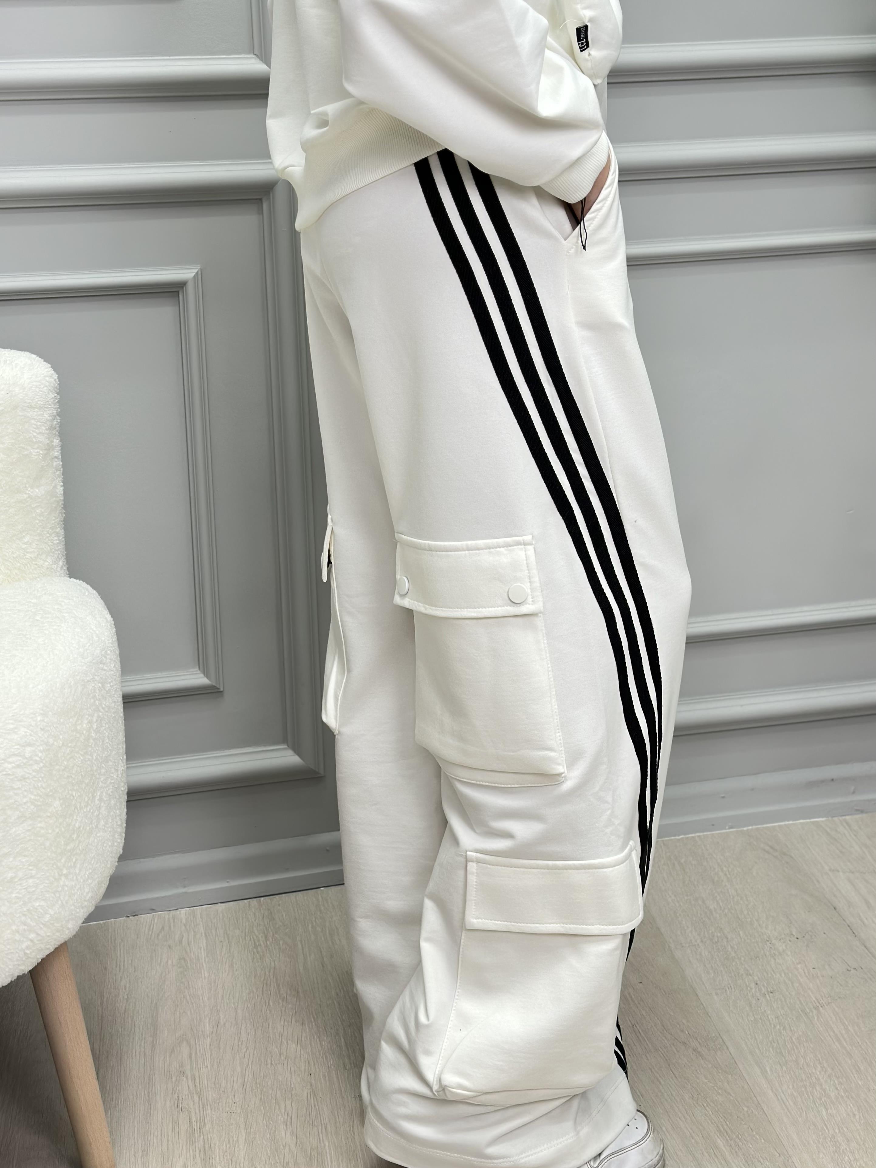 CEP DETAYLI BEYAZ EŞOFMAN ALTI