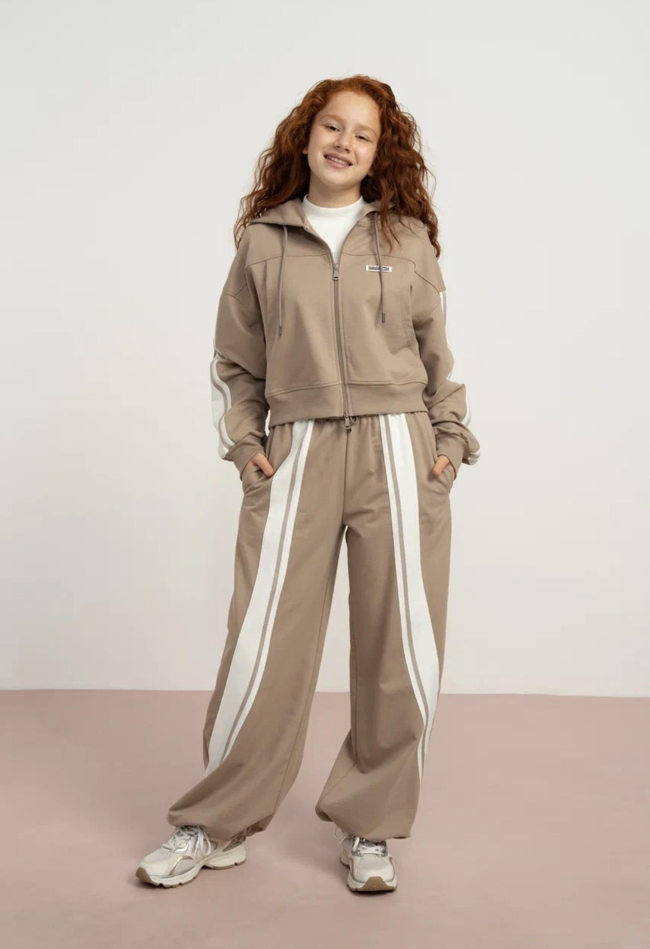 FERMUARLI KAPÜŞONLU EŞOFMAN TAKIMI VİZON