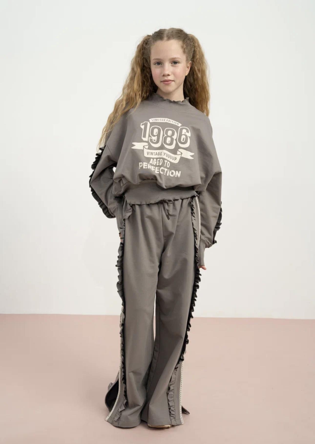 FIRFIR DETAYLI BASKILI TAKIM GRİ