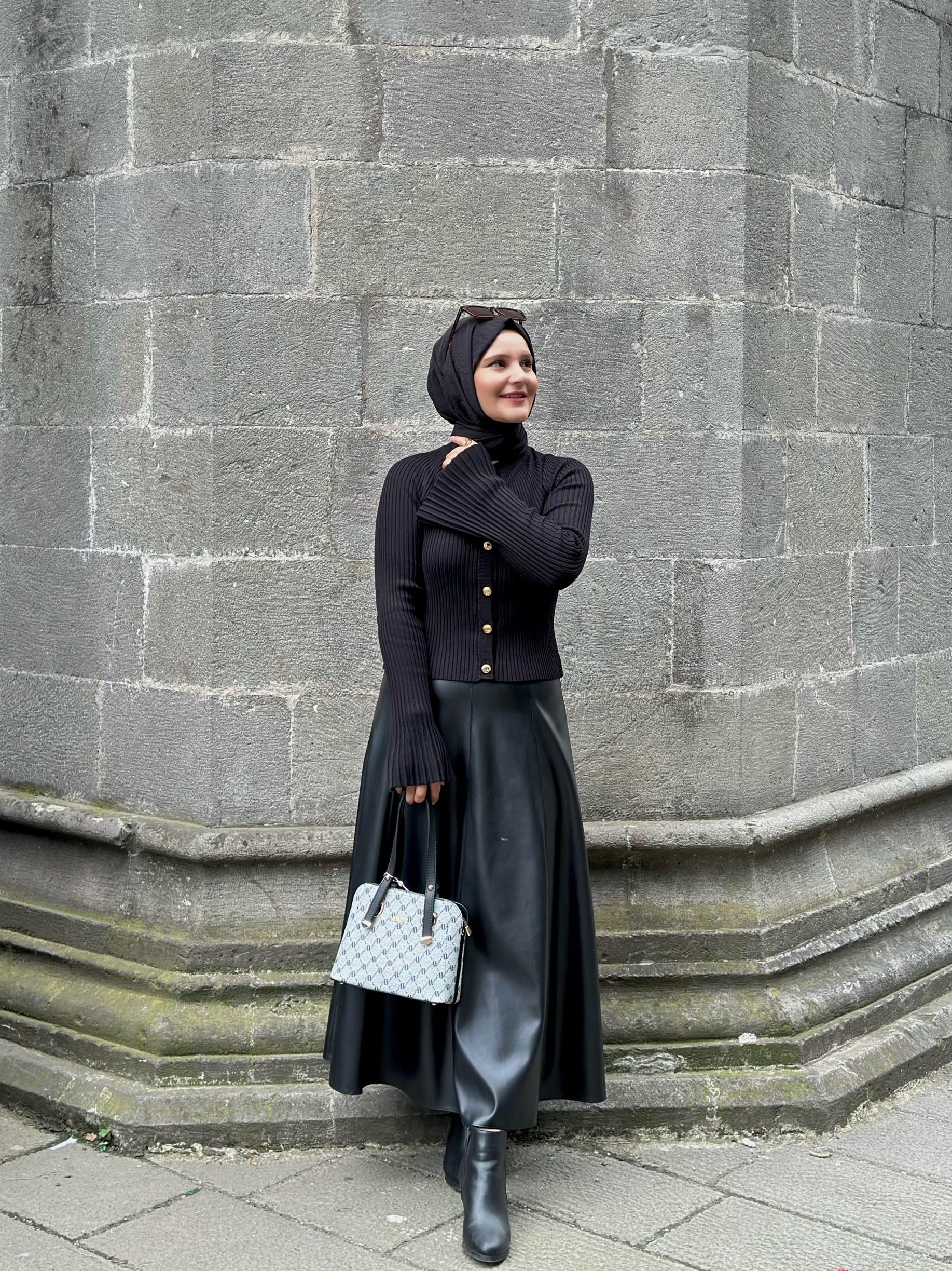 GOLD DÜĞMELİ TRİKO HIRKA