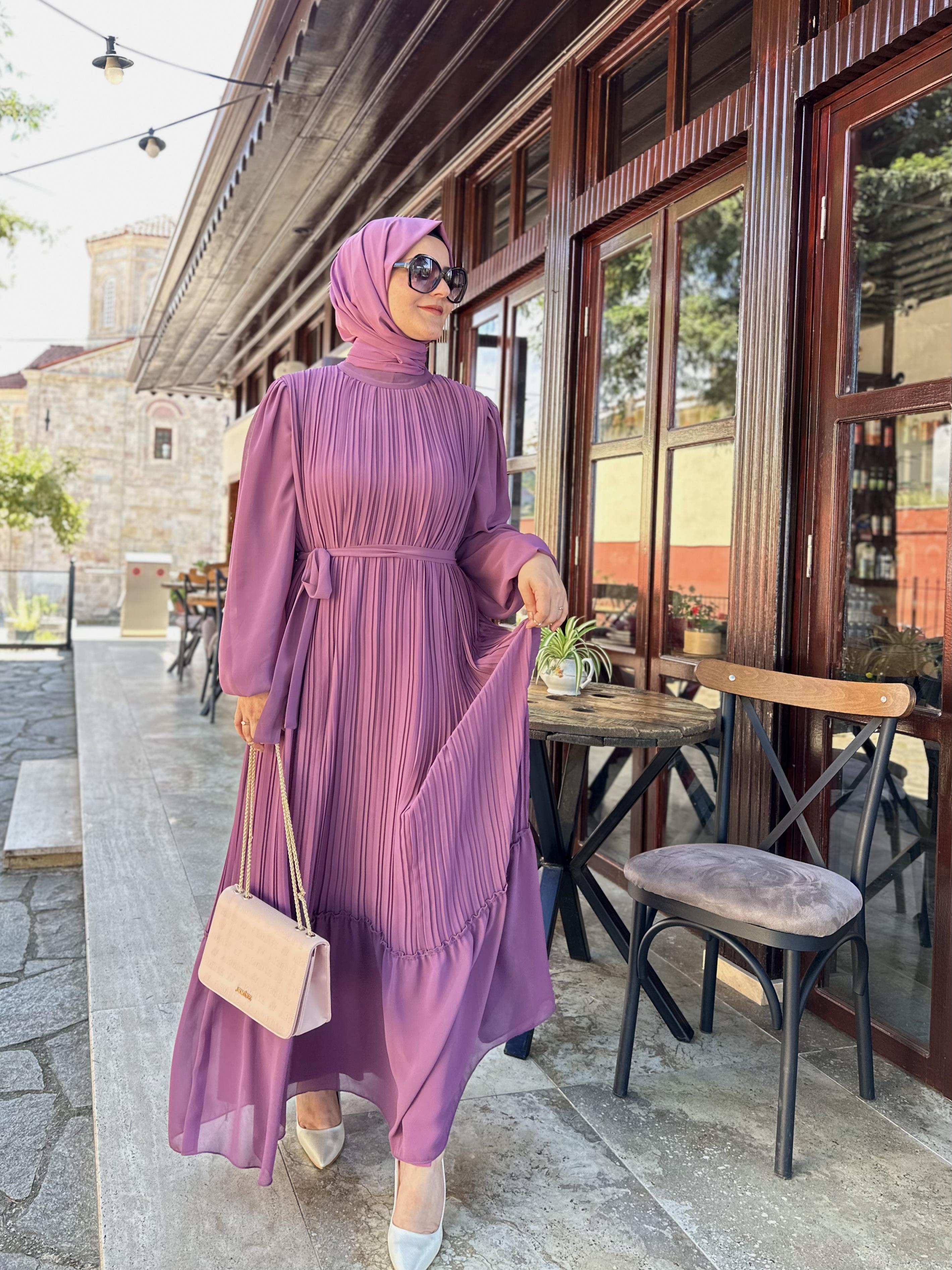 GÜL KURUSU ŞİFON PİLİSELİ ELBİSE