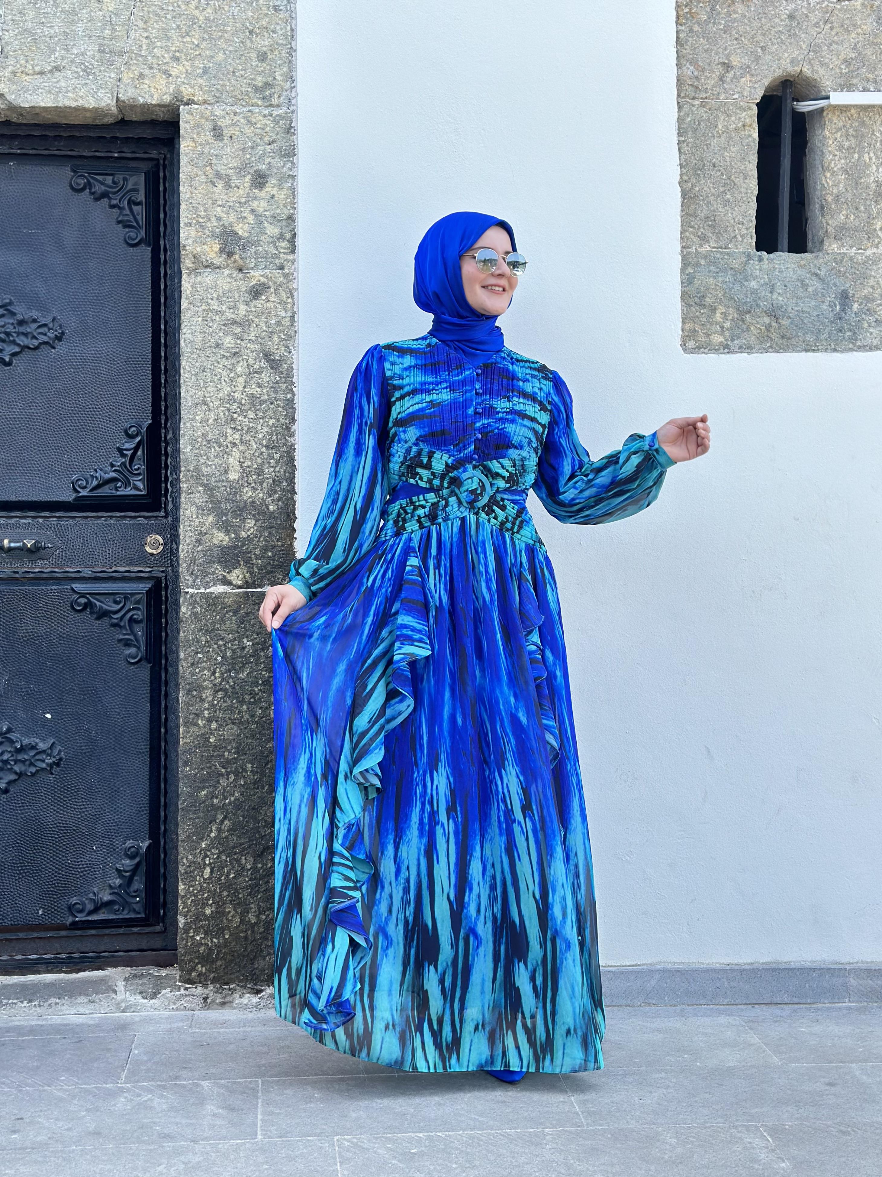 KEMER DETAYLI ŞİFON ELBİSE