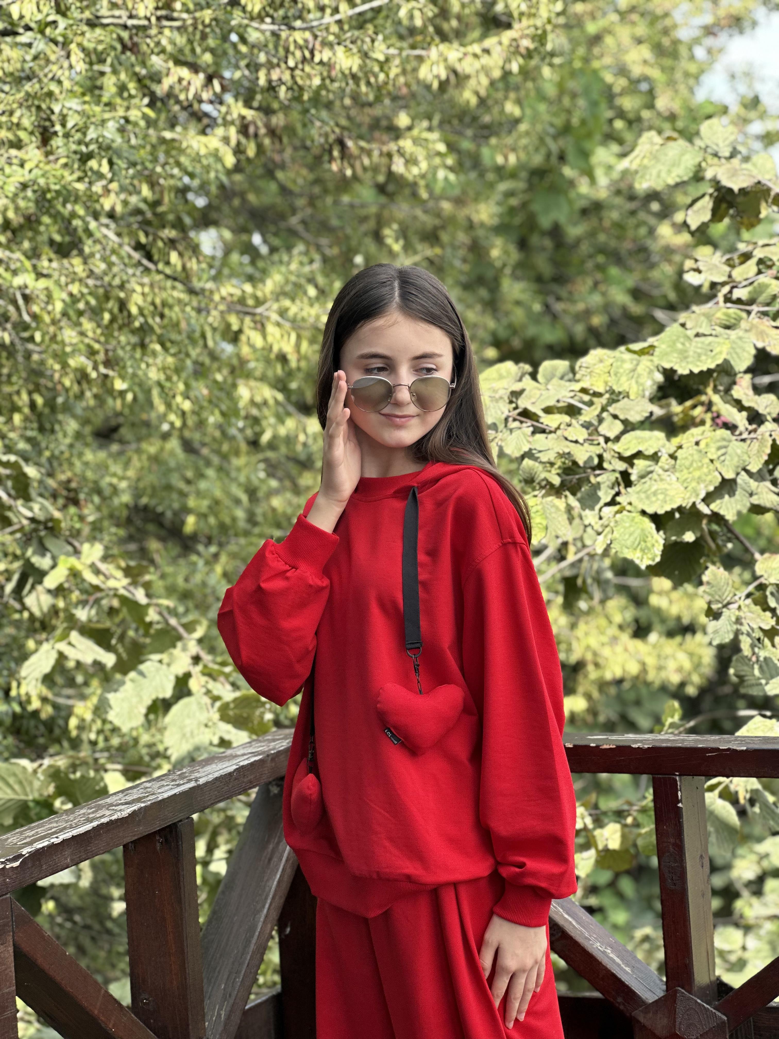 KIRMIZI KALPLİ SWETSHIRT