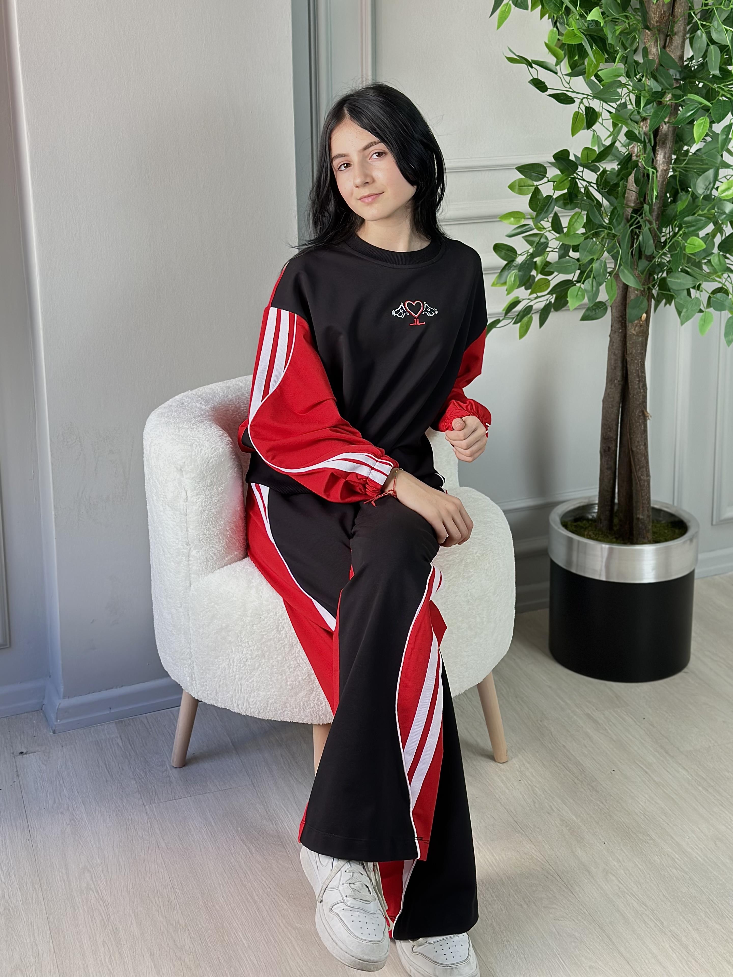 KIRMIZI ŞERİTLİ EŞOFMAN TAKIMI 