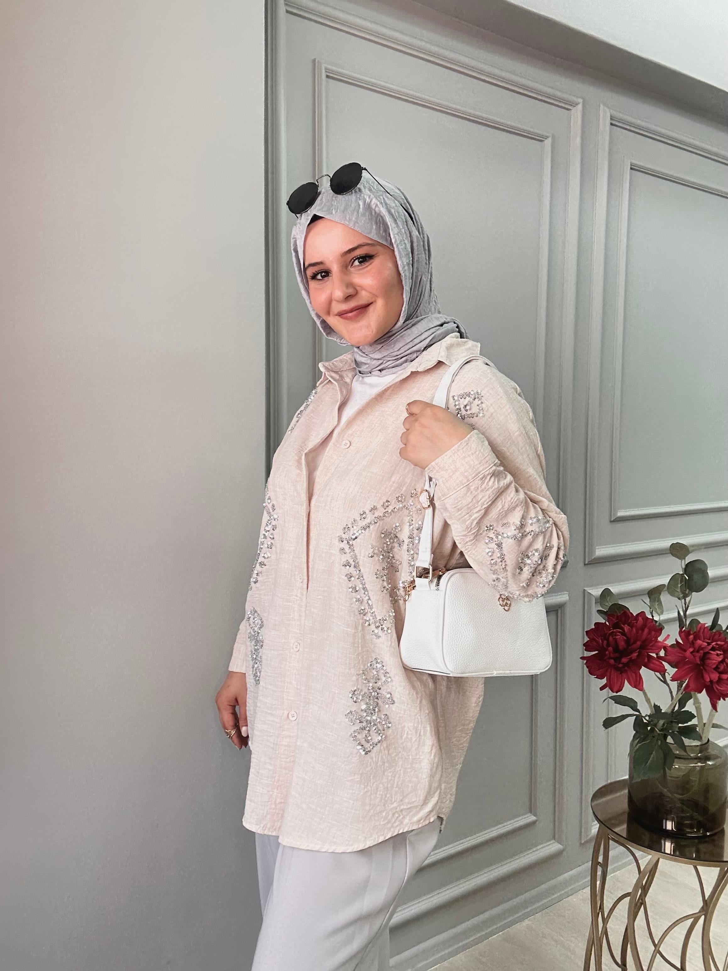 PUL İŞLEMELİ BEJ GÖMLEK