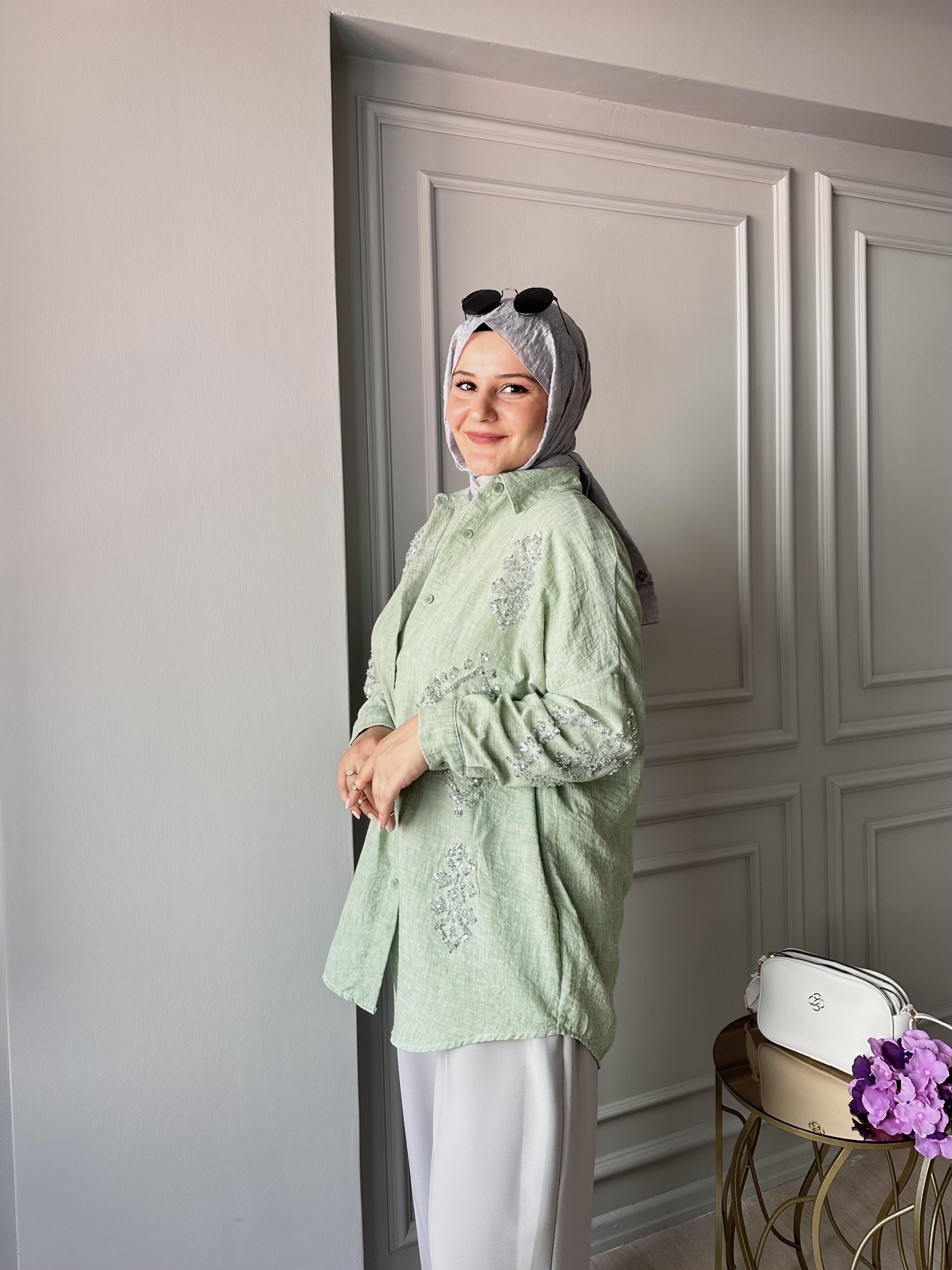 PUL İŞLEMELİ YEŞİL GÖMLEK