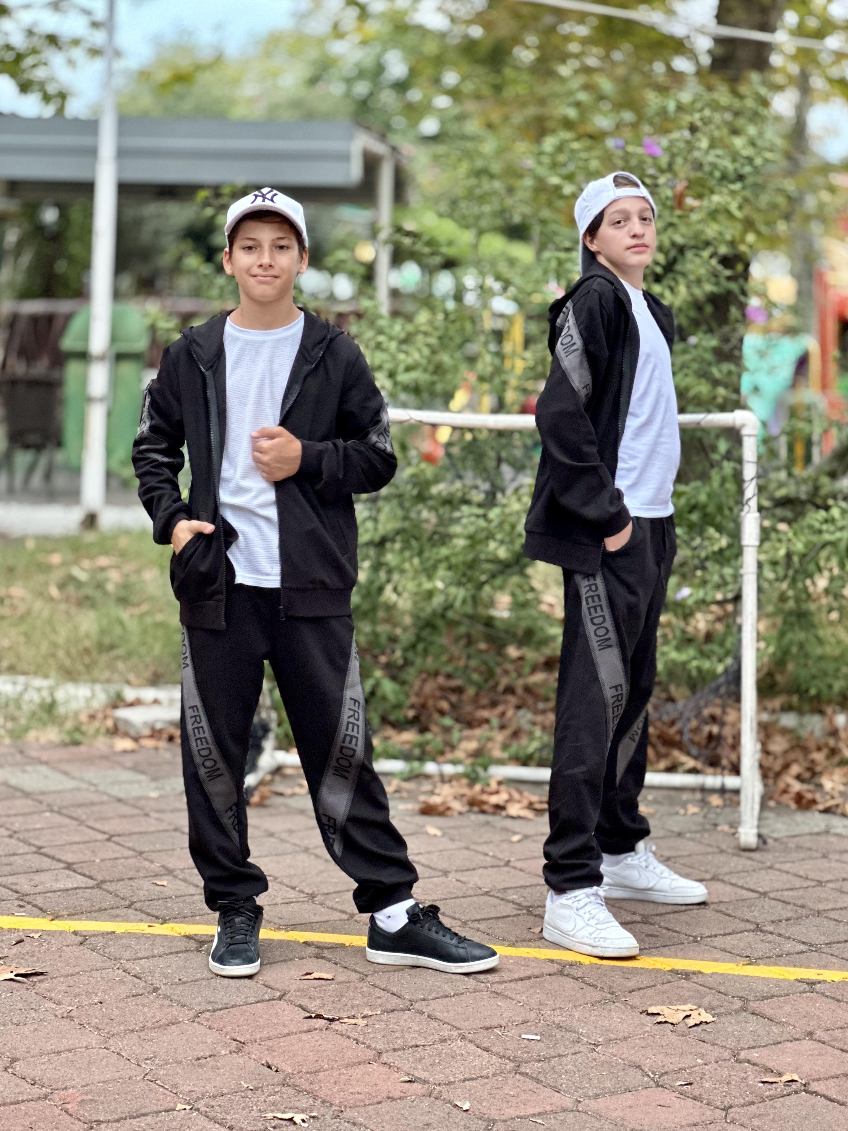 ŞERİTLİ SİYAH EŞOFMAN TAKIMI