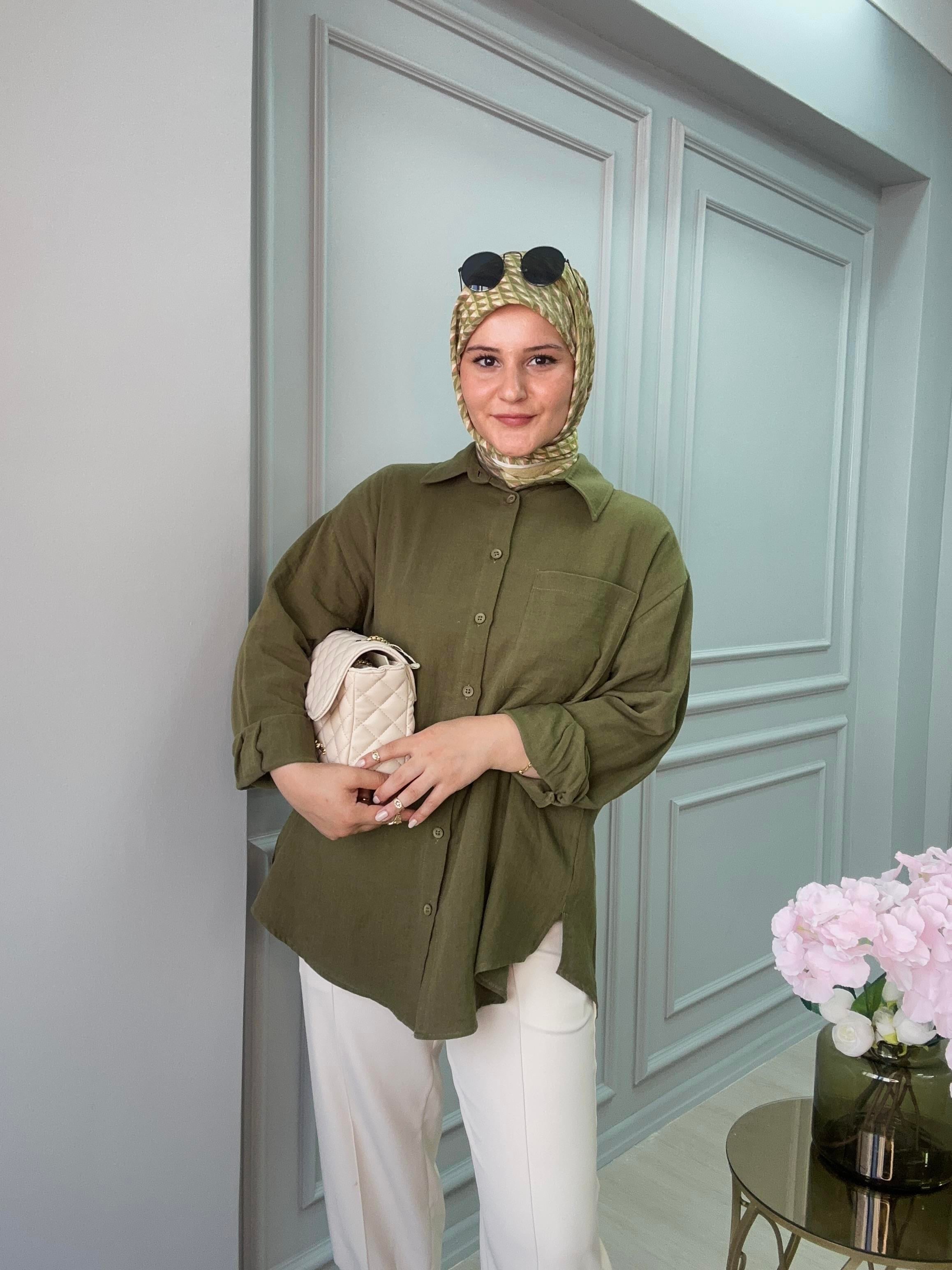 SIRT DETAYLI YEŞİL KETEN GÖMLEK