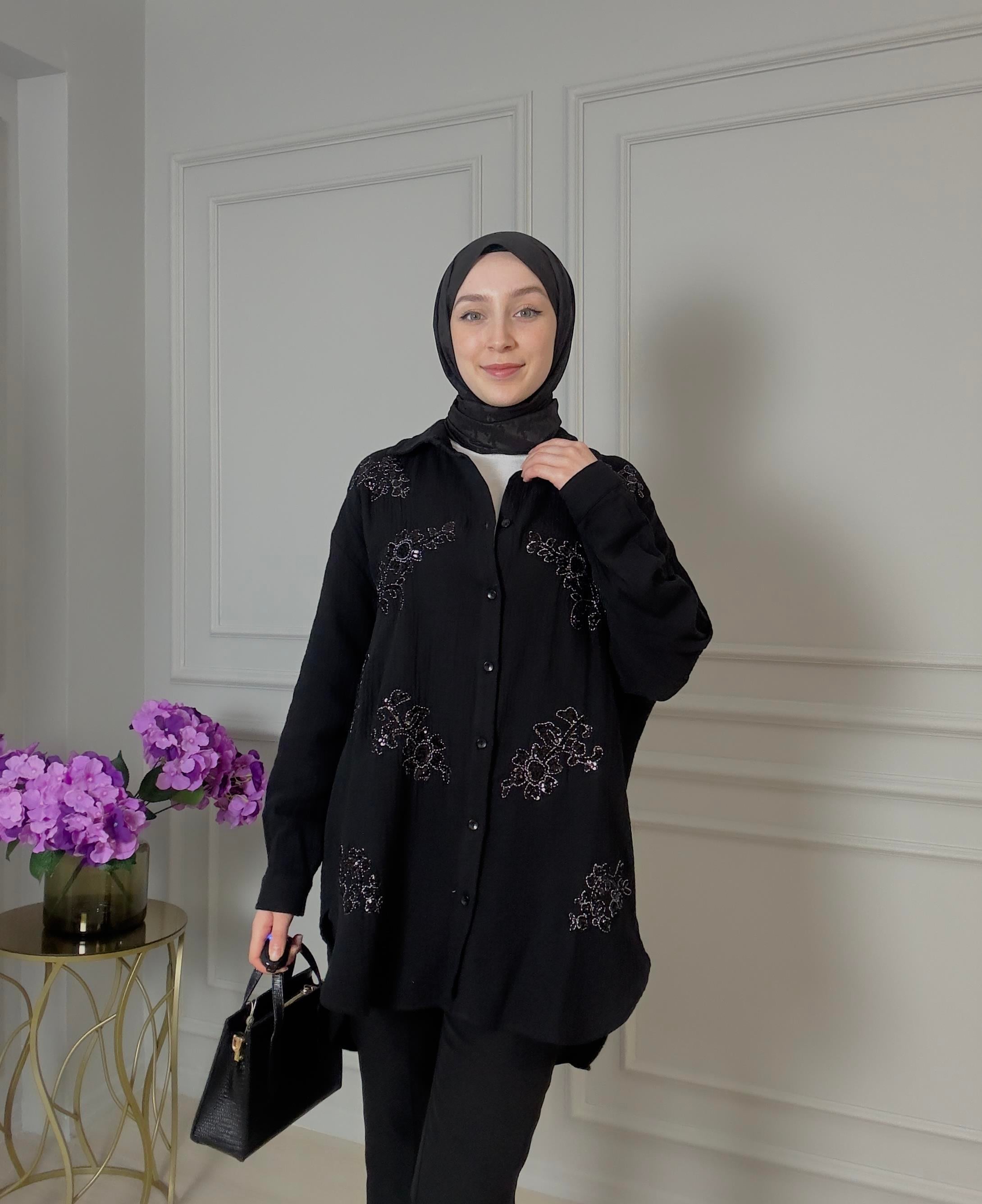 Siyah İşlemeli Müslin Gömlek