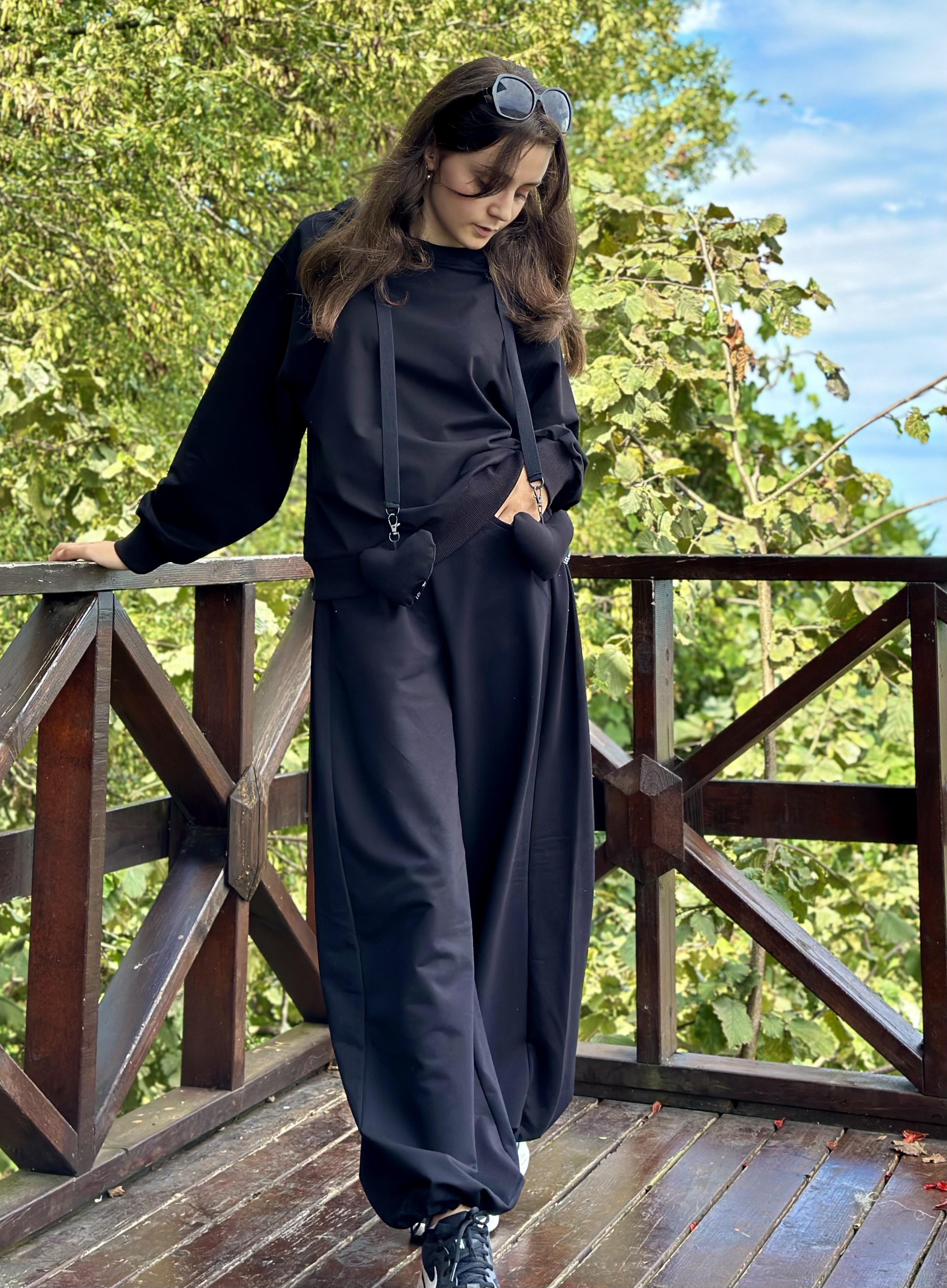 SİYAH KALP KORDONLU EŞOFMAN TAKIMI