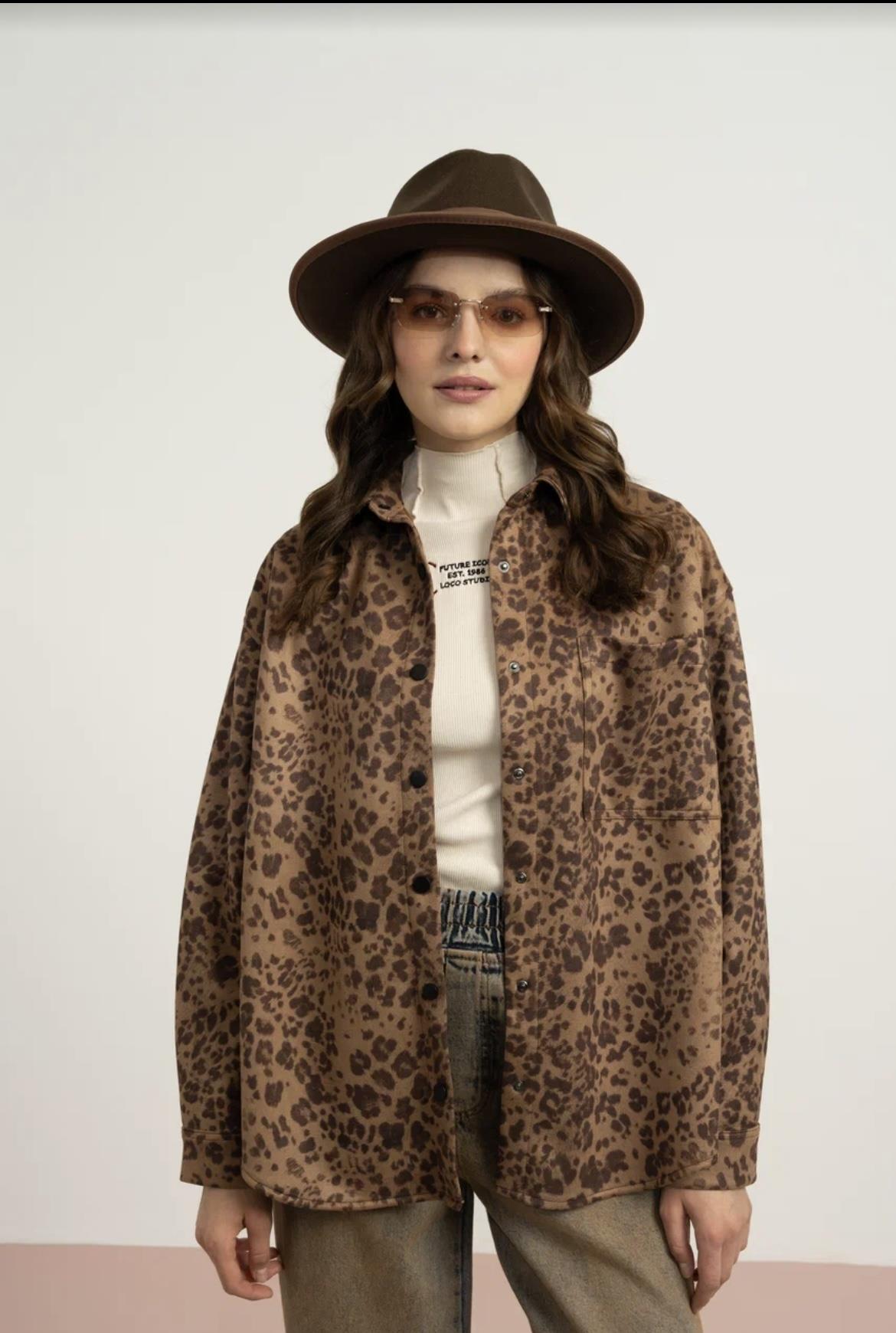 SÜET LEOPAR DESENLİ OVERSİZE GÖMLEK VİZON