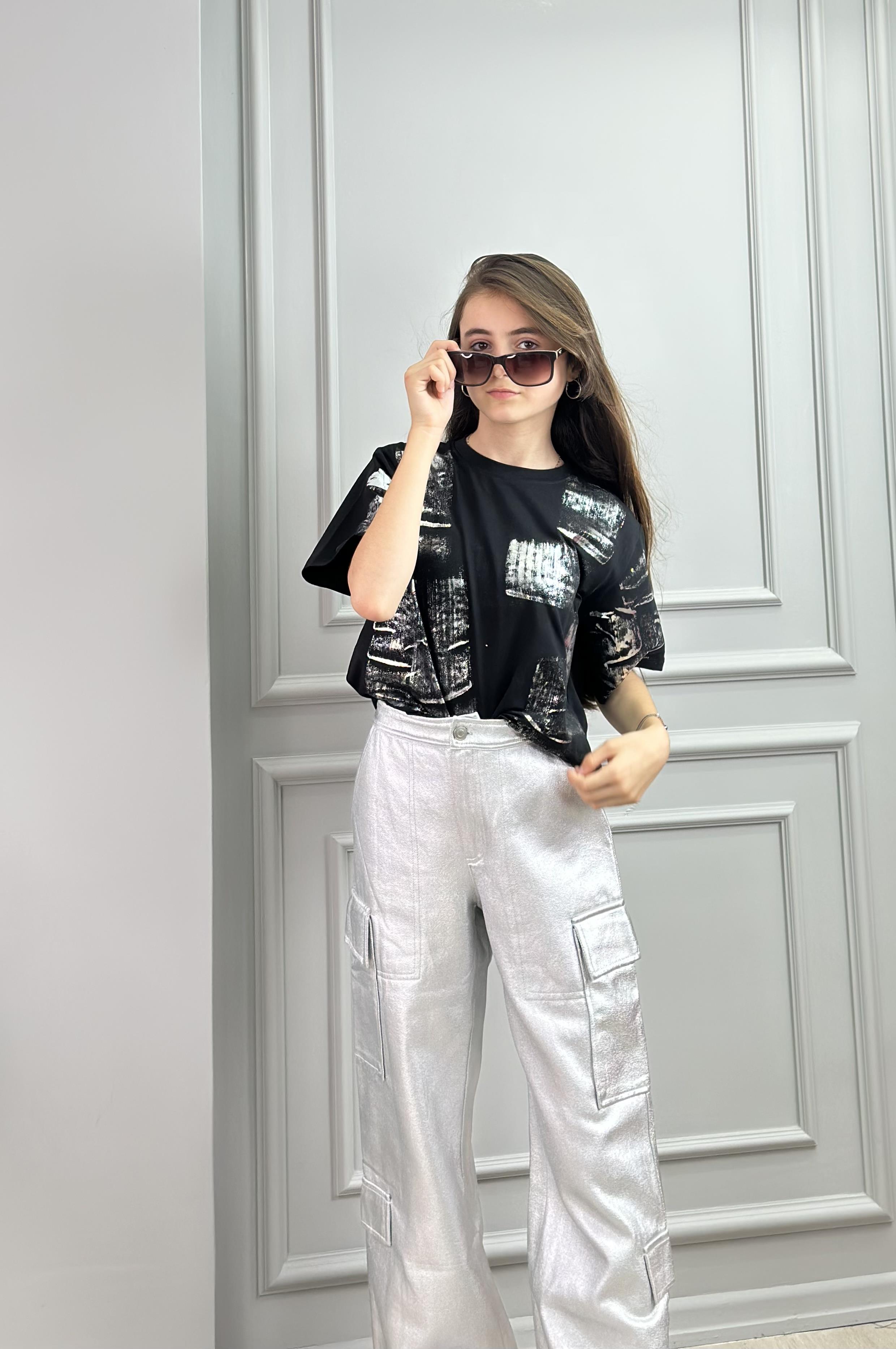 VARAKLI SİYAH ÇOCUK TİŞÖRT