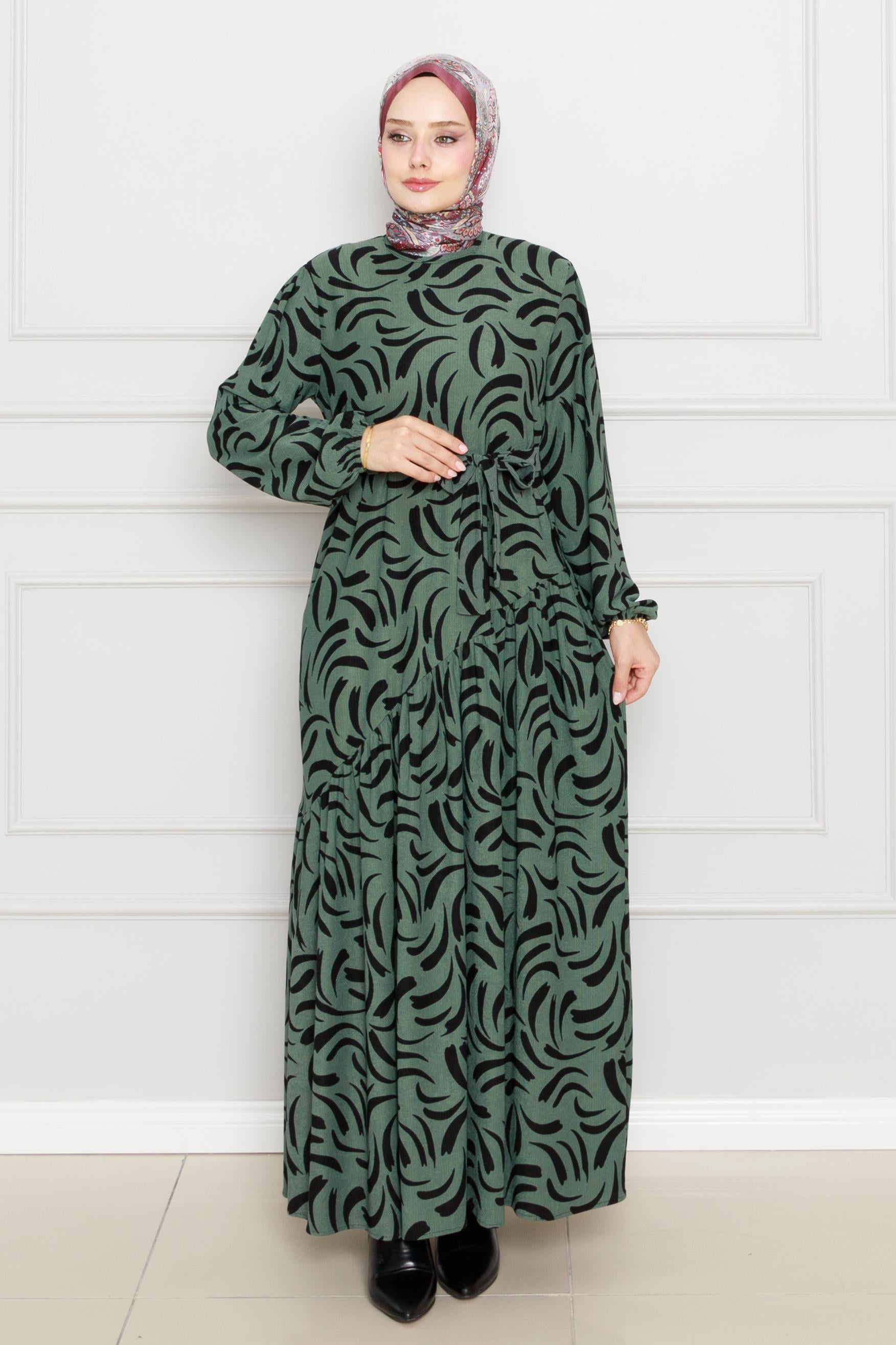 Raffuled Tulip dress with crossed waist   and belt - Emerlad green color