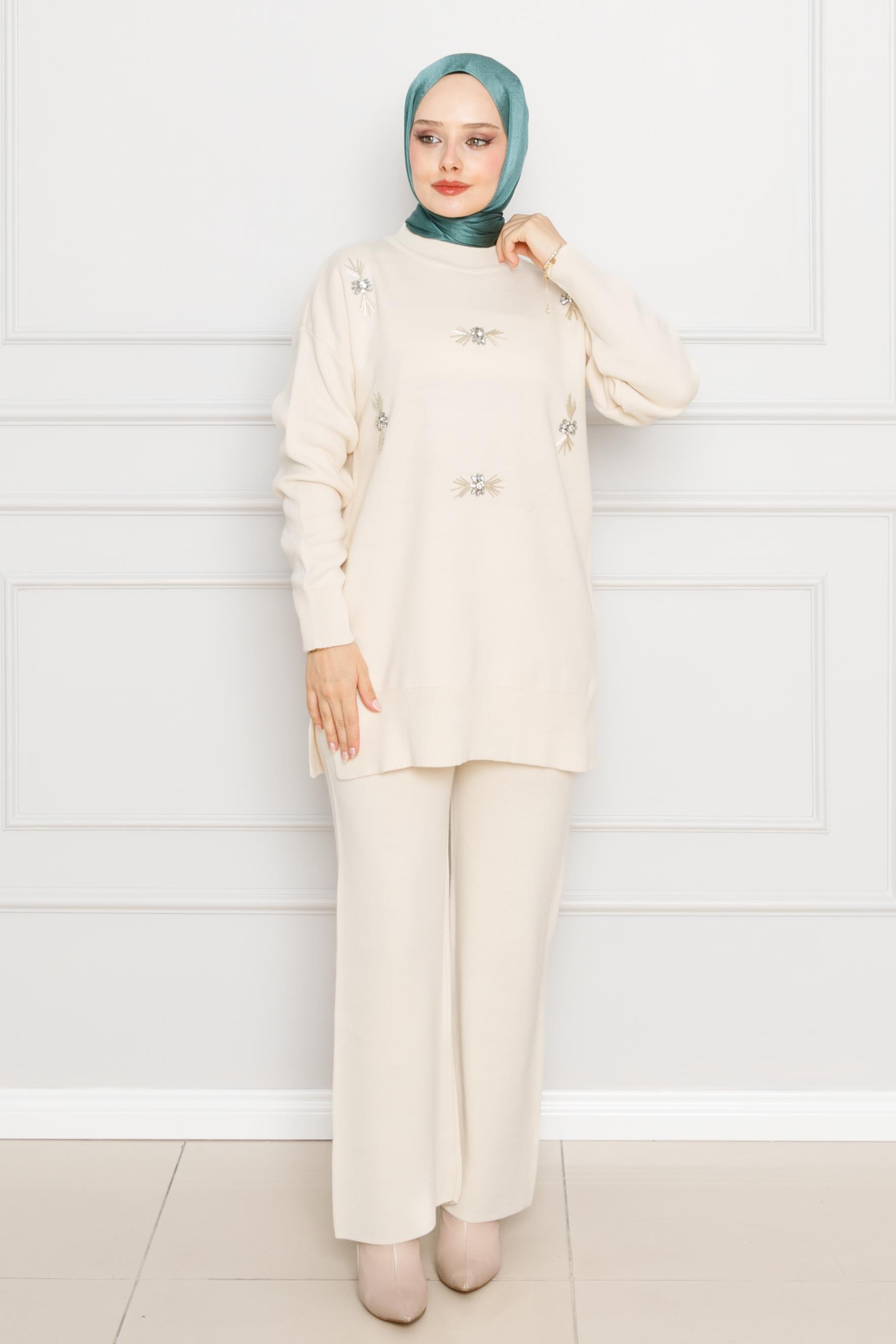 Beaded Knitwear Set-beige color