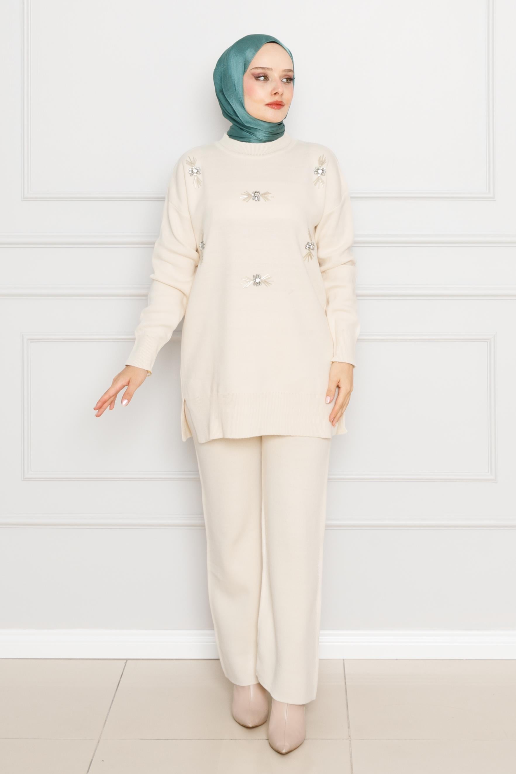 Beaded Knitwear Set-beige color