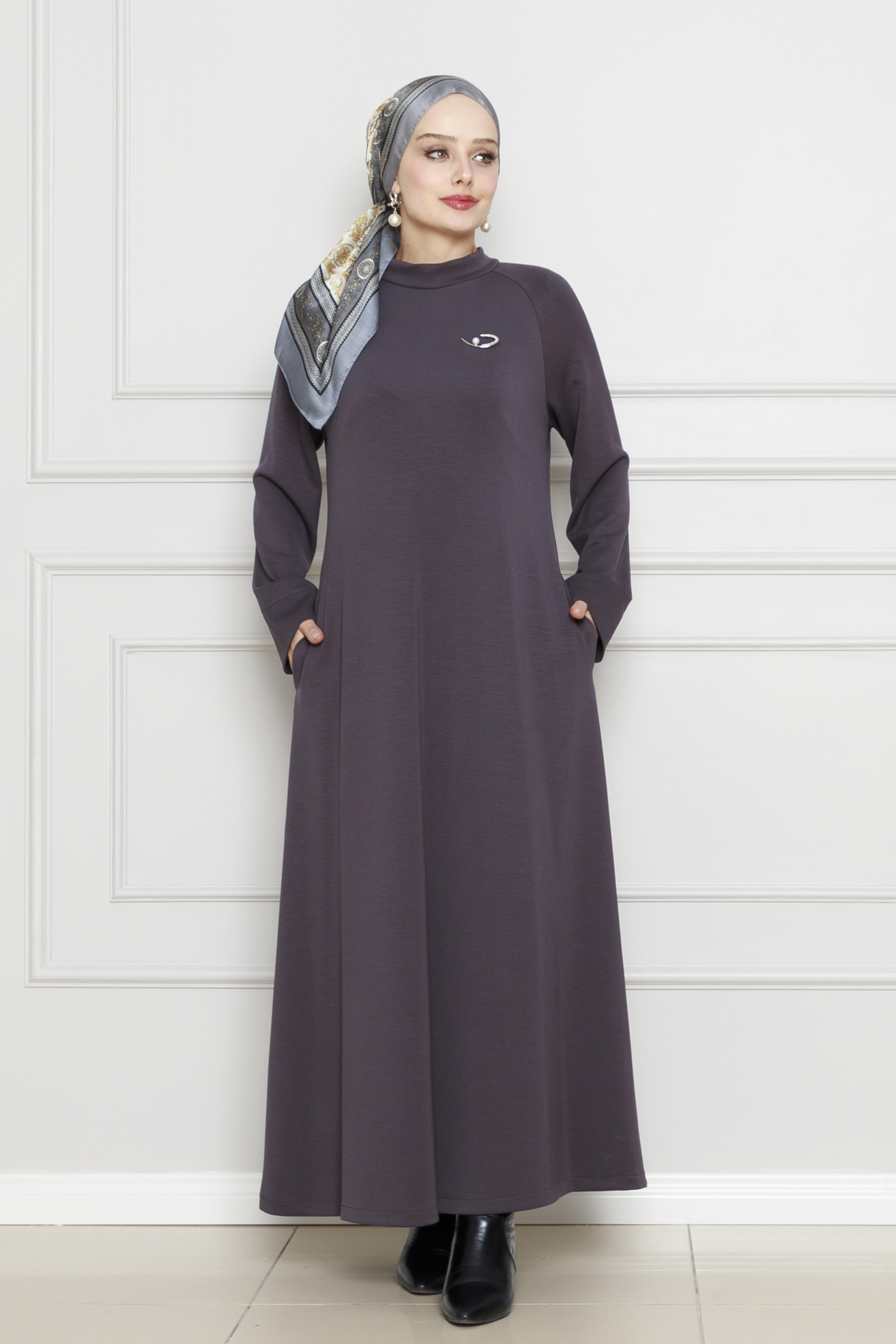 Detailed Dress Brooch - Anthracite color