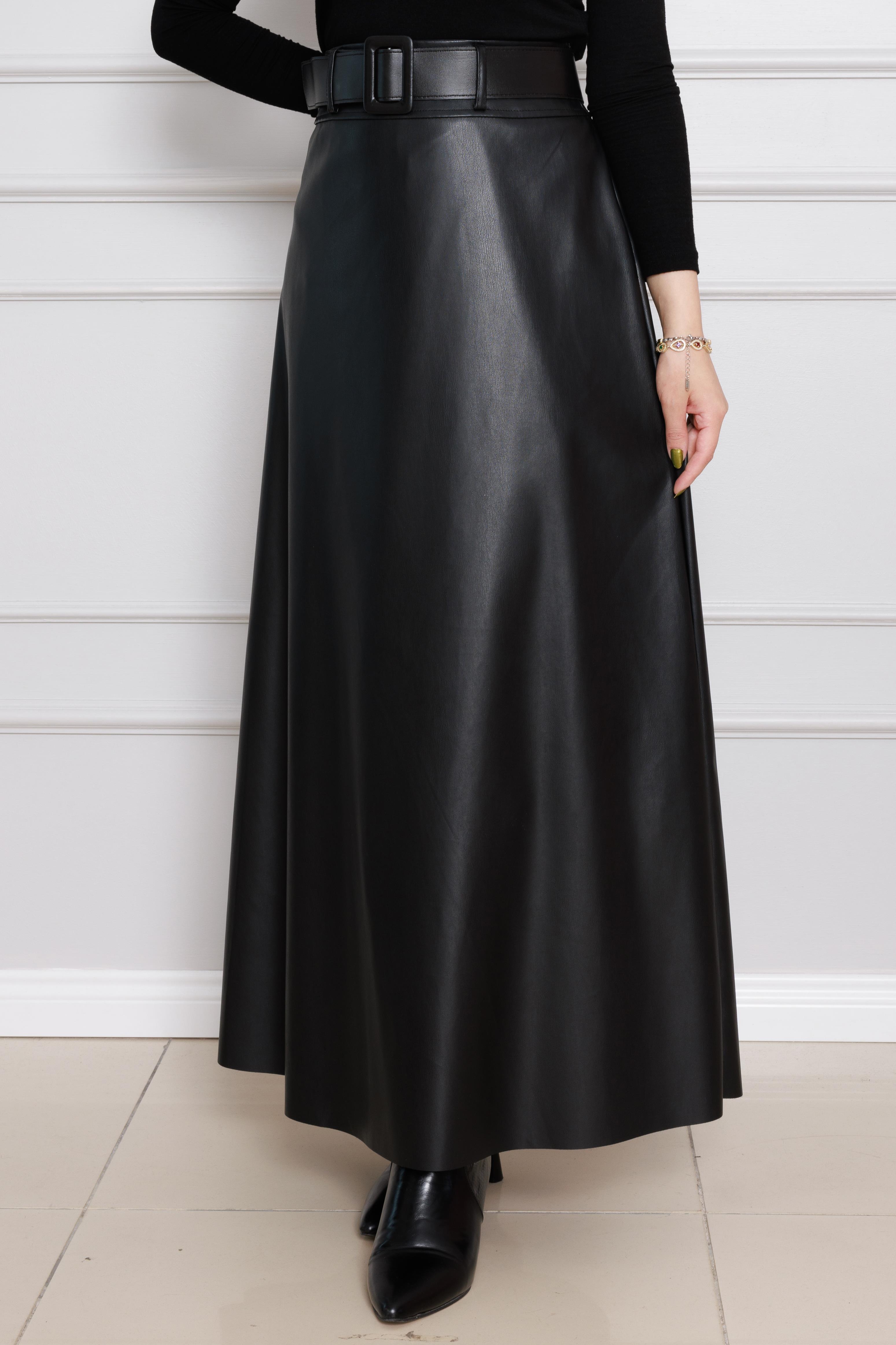 طقم تنورة وسترة من الجلد- اسود اللون 