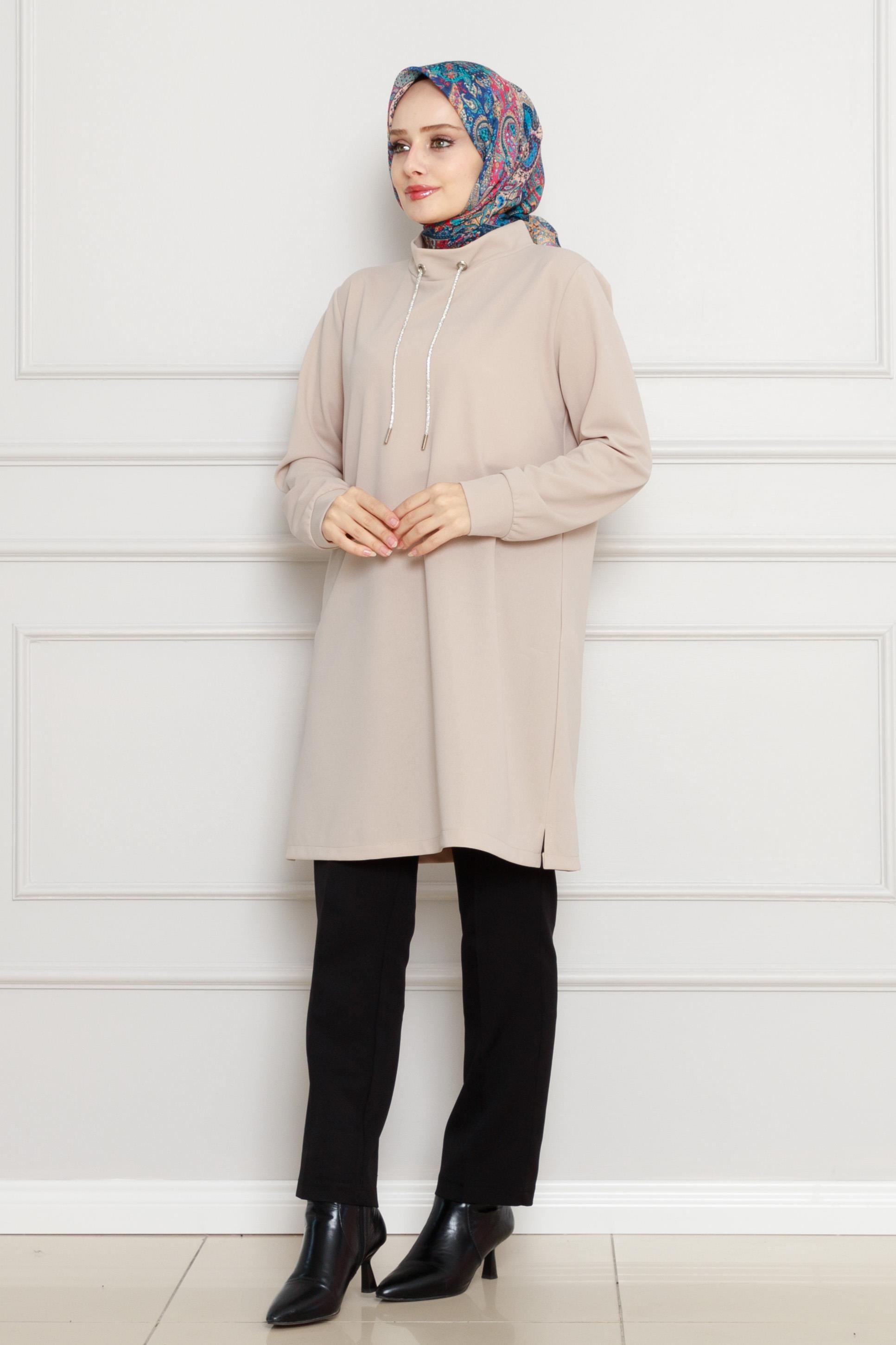 تونيك بياقة عالية-بيج اللون