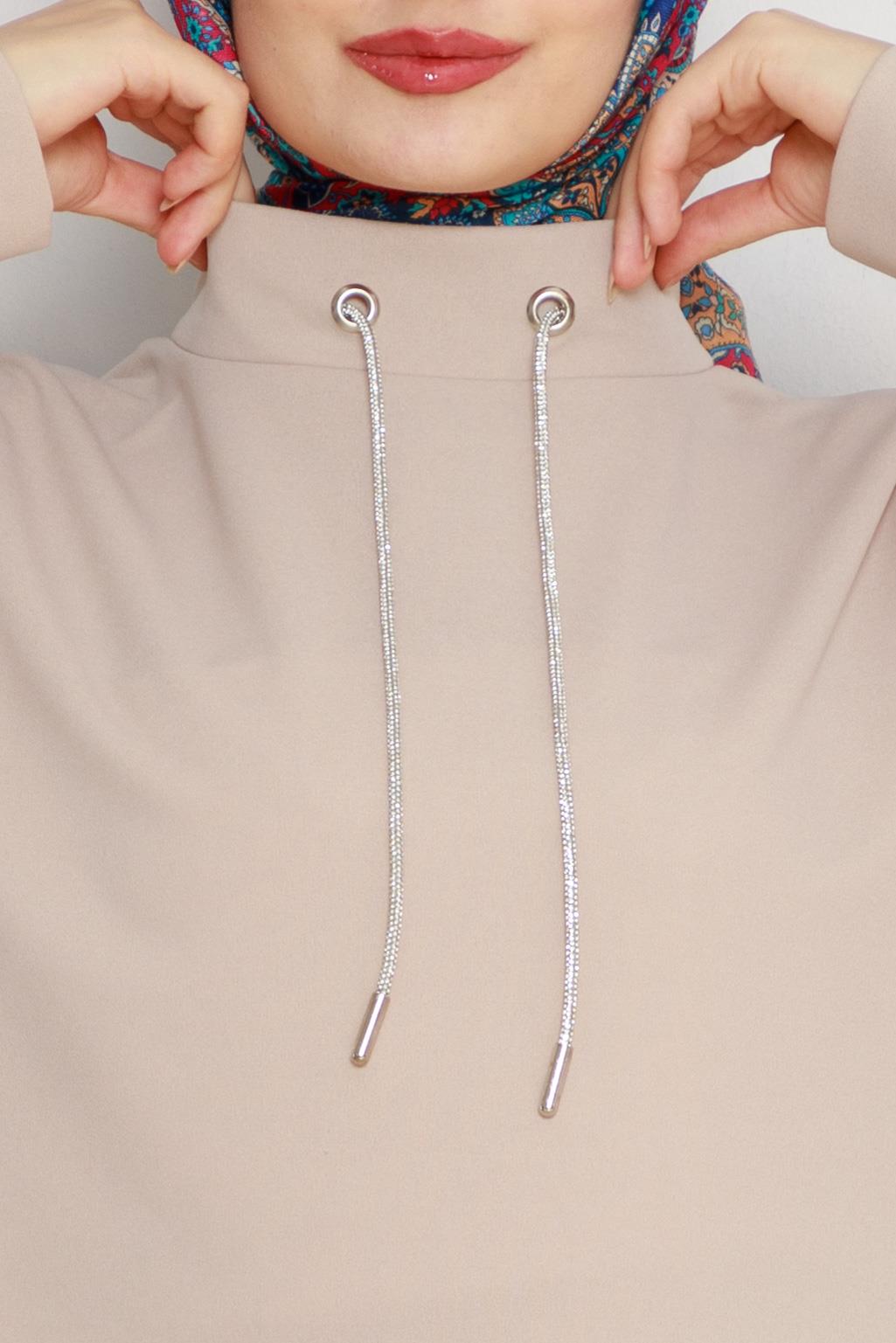 تونيك بياقة عالية-بيج اللون