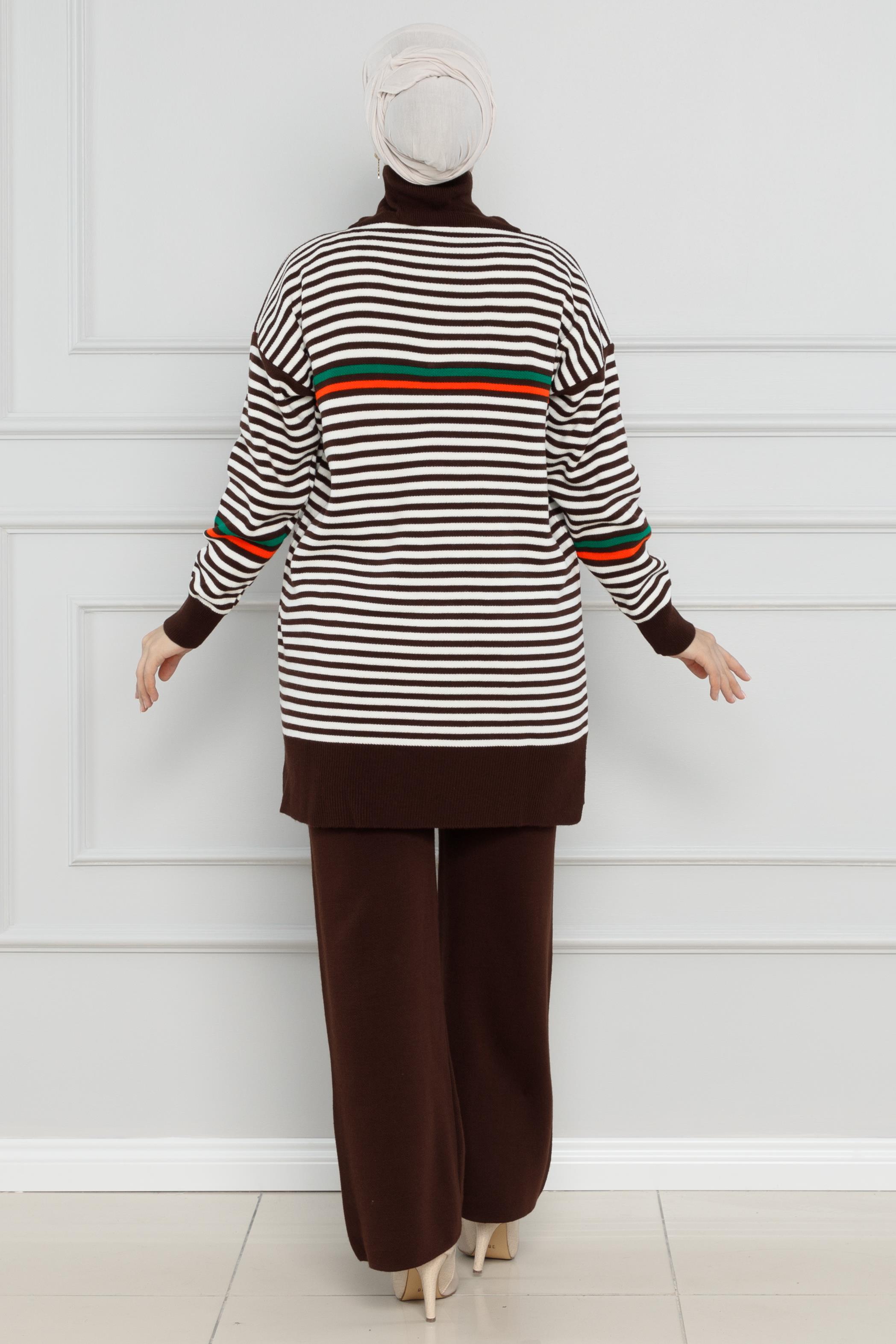 Striped Knitwear Suit-brown color