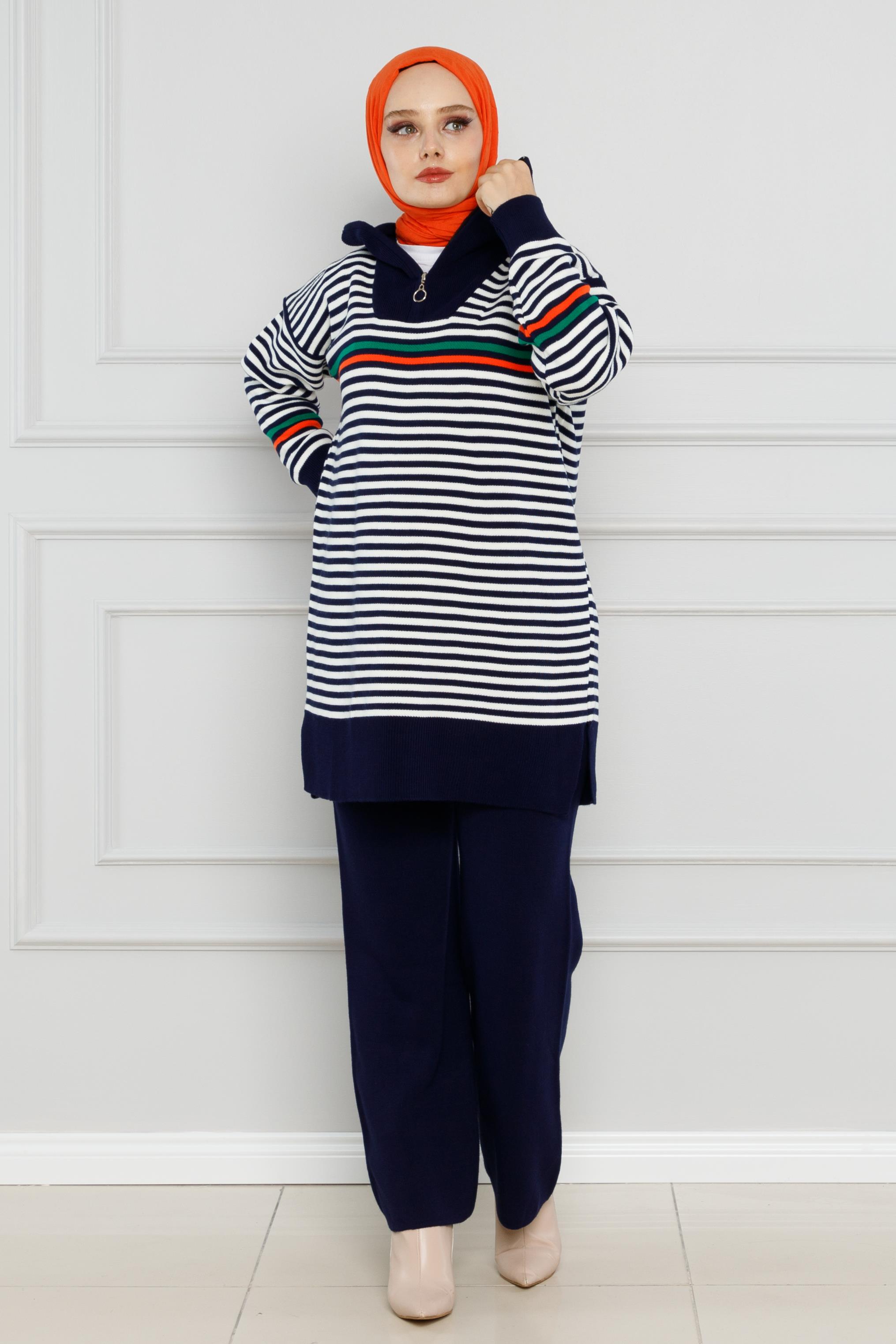 Striped Knitwear Suit-bleu color
