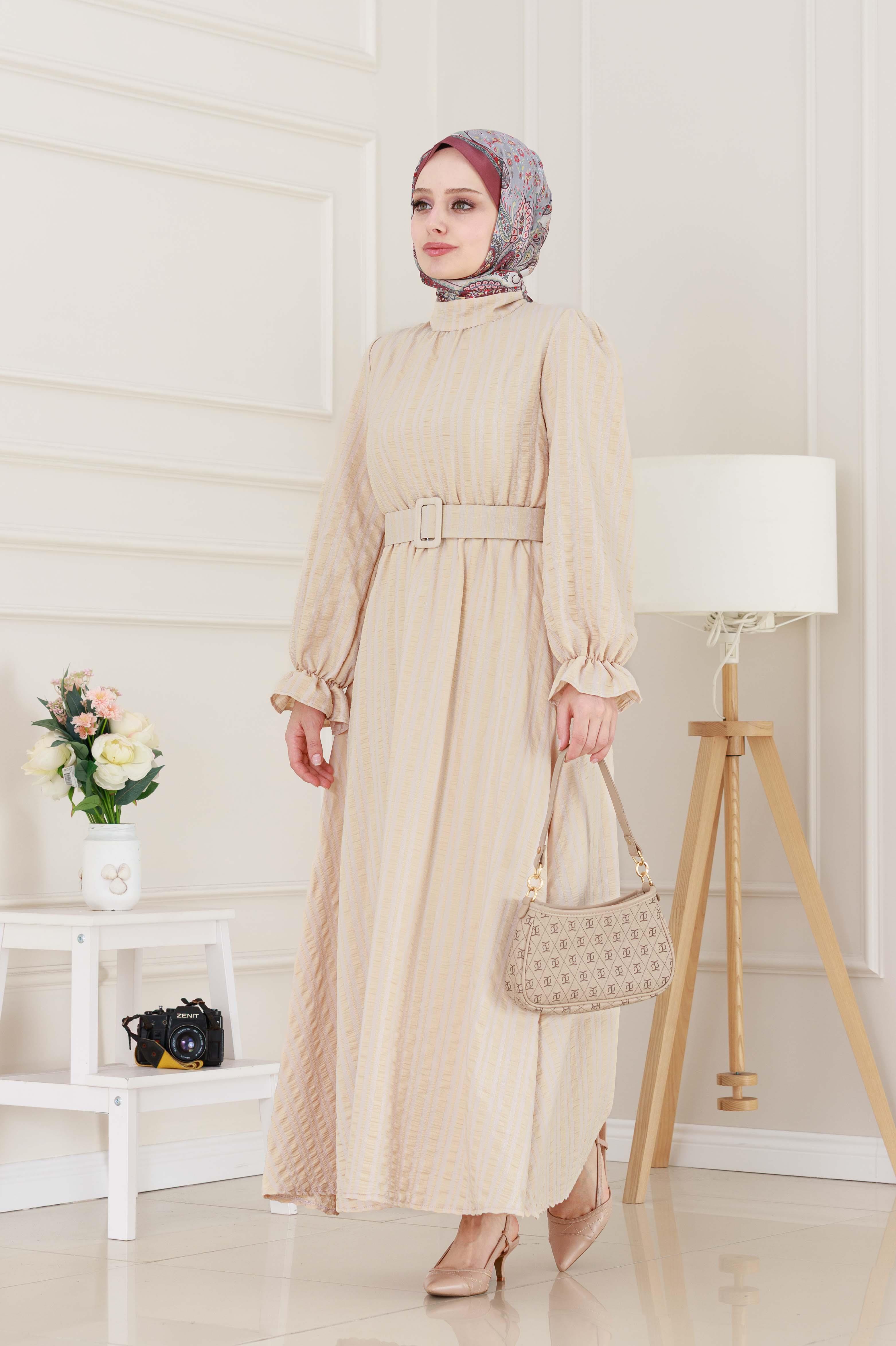 Kolu Volanlı Kemerli Henna Elbise-Bej