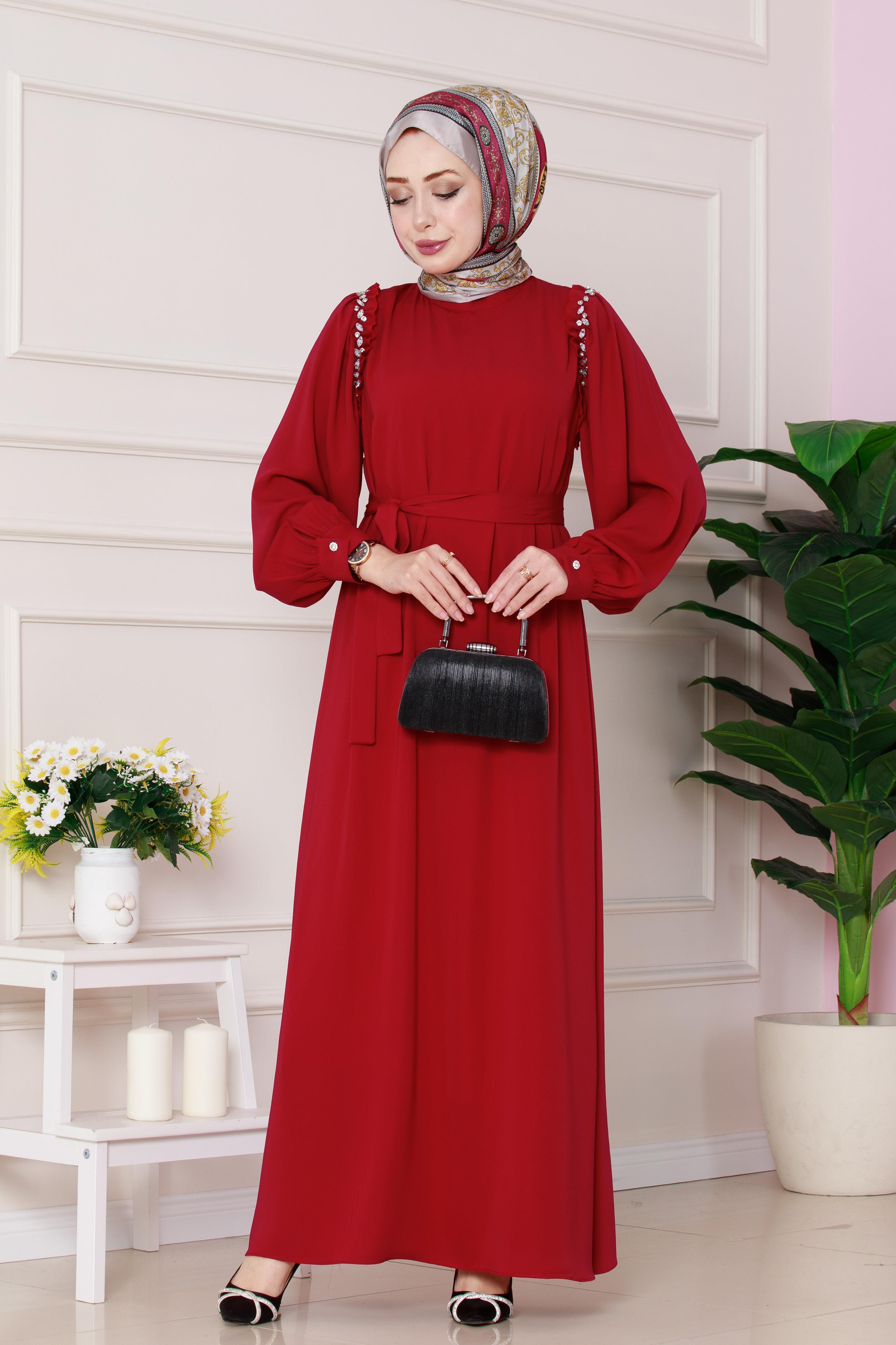 Dress with stones detail on the shoulders -red color