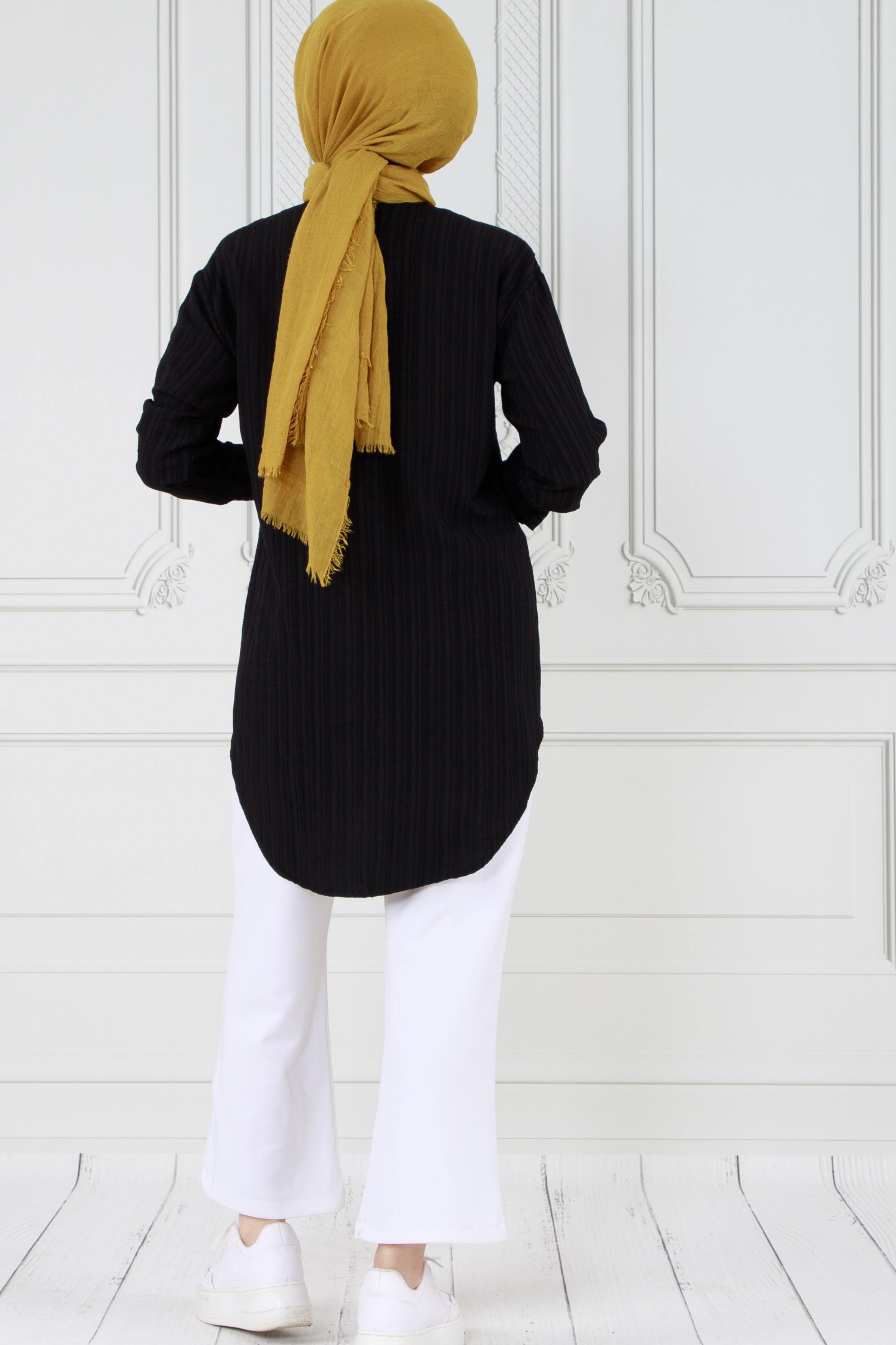 Tunic with Frill detail on the front-Black color 
