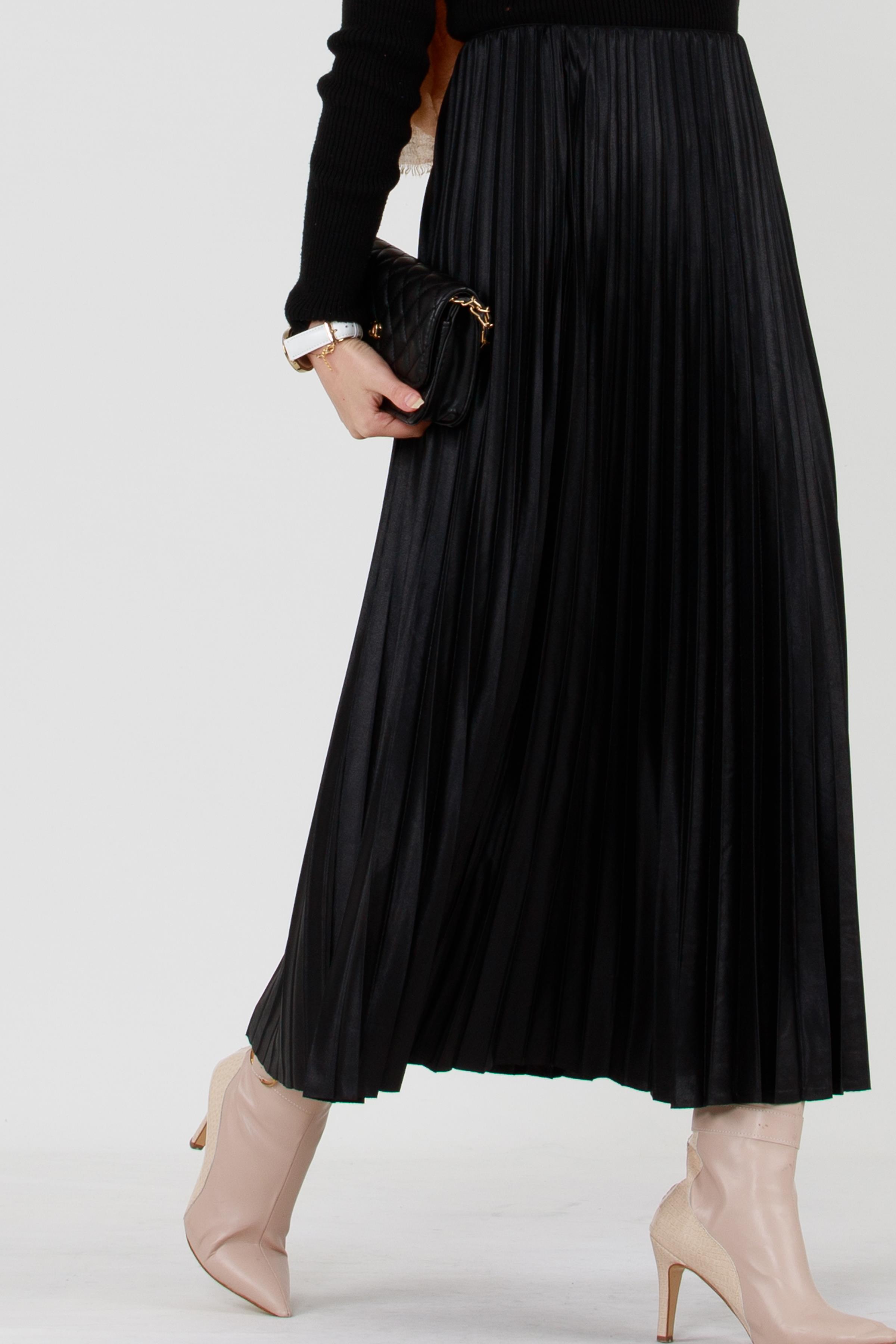 تنورة مطوّاة مفصّلة - أسود