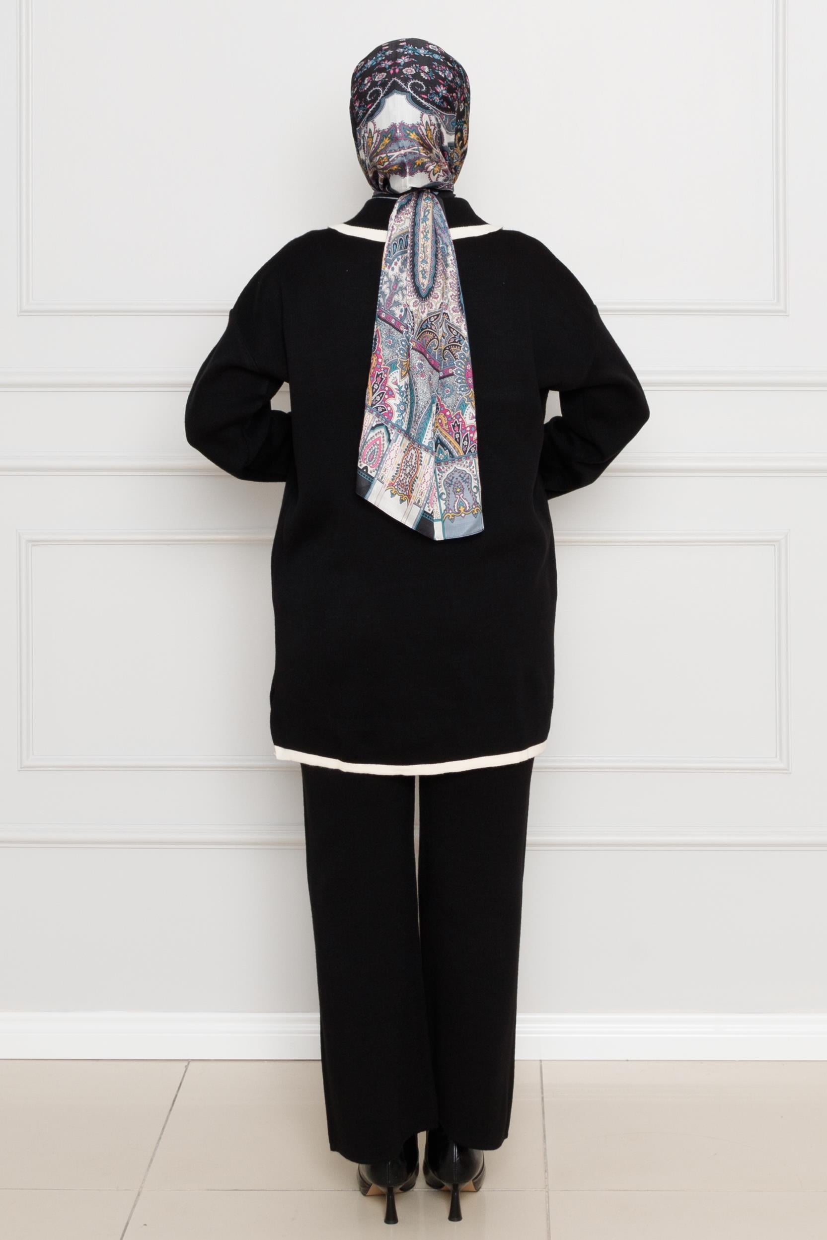 Striped Collar Knitwear Suit-Black color