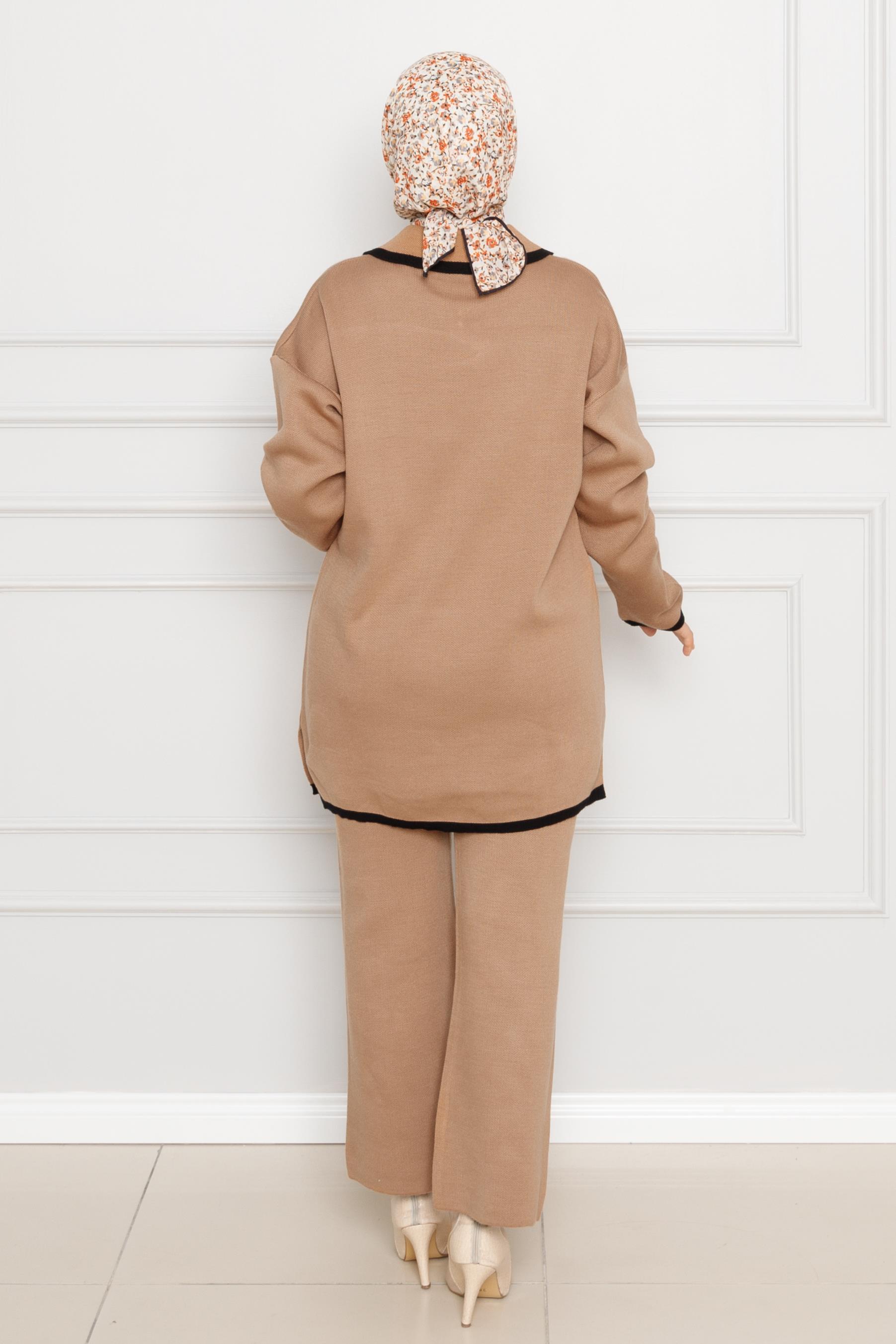 Striped Collar Knitwear Suit-mink color