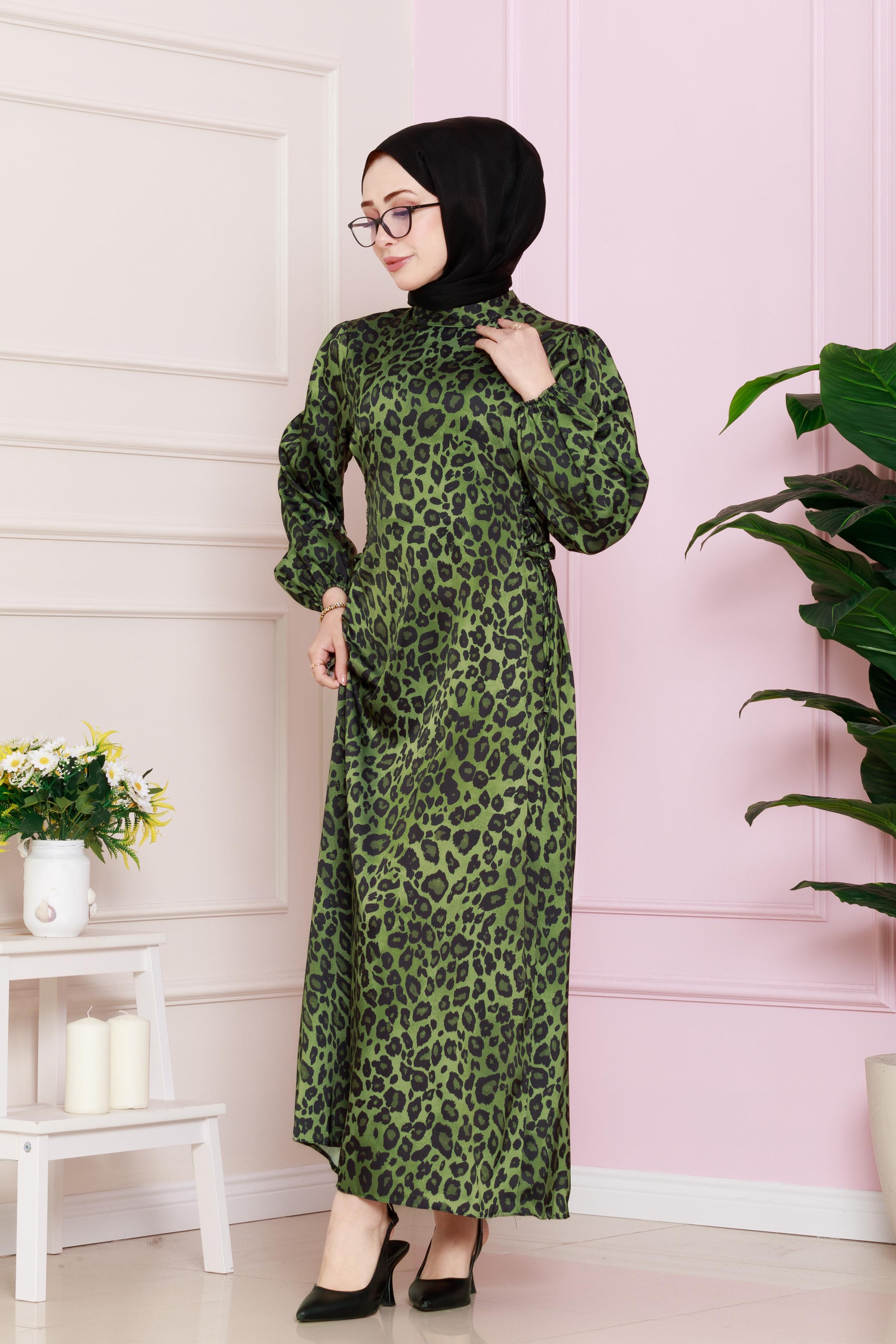 Yanı Bağcıklı Leopar Desenli Tesettür Abiye-Yeşil