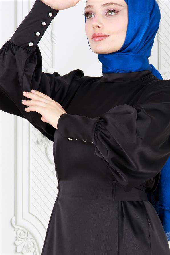 فستان سهرة من الساتان بأحزمة مربوطة إلى الخلف- لون أسود