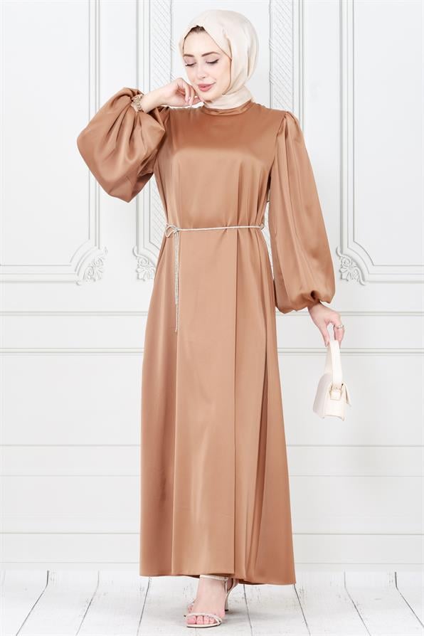 فستان سهرة بأكمام بالونية و حزام مرصع بالأحجار / باللون المينك