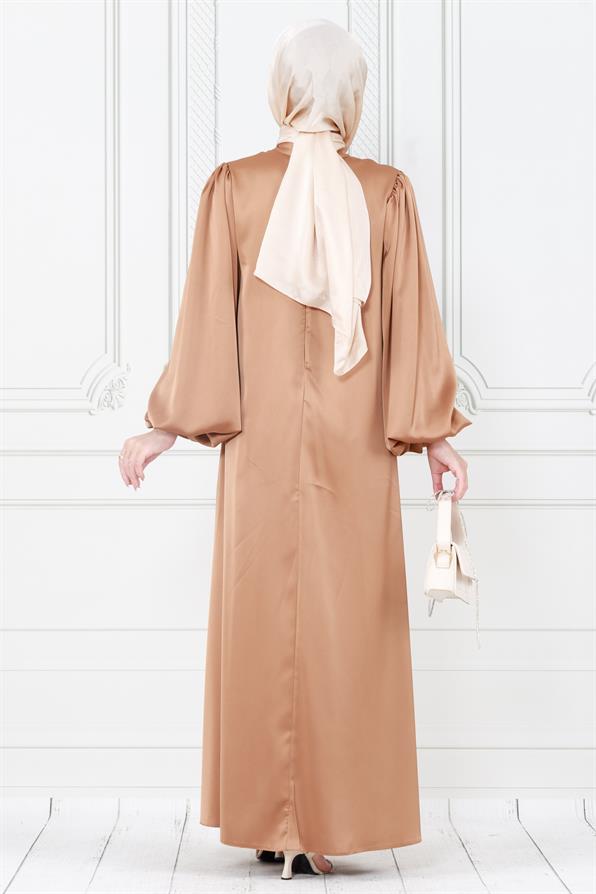 فستان سهرة بأكمام بالونية و حزام مرصع بالأحجار / باللون المينك