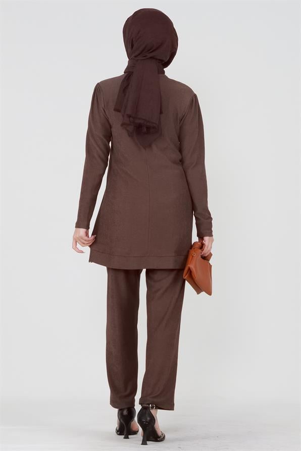     طقم  بدلة لون بني