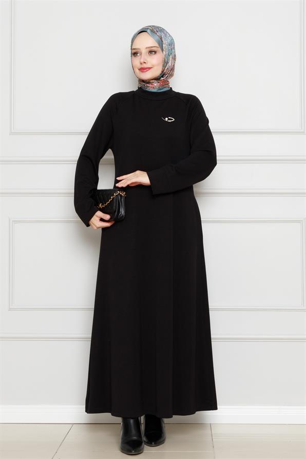 Broş Detaylı Elbise-Siyah