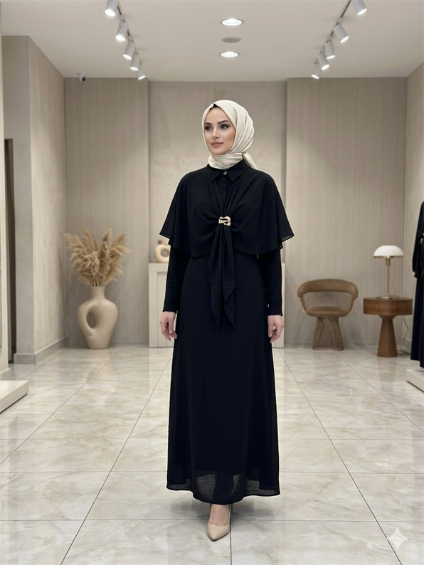 Broş Detaylı Pelerinli Tesettür Elbise-SİYAH