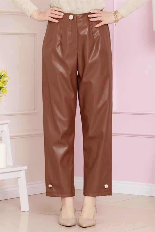 بنطلون جلدي مفصل بأزرار-رملي اللون