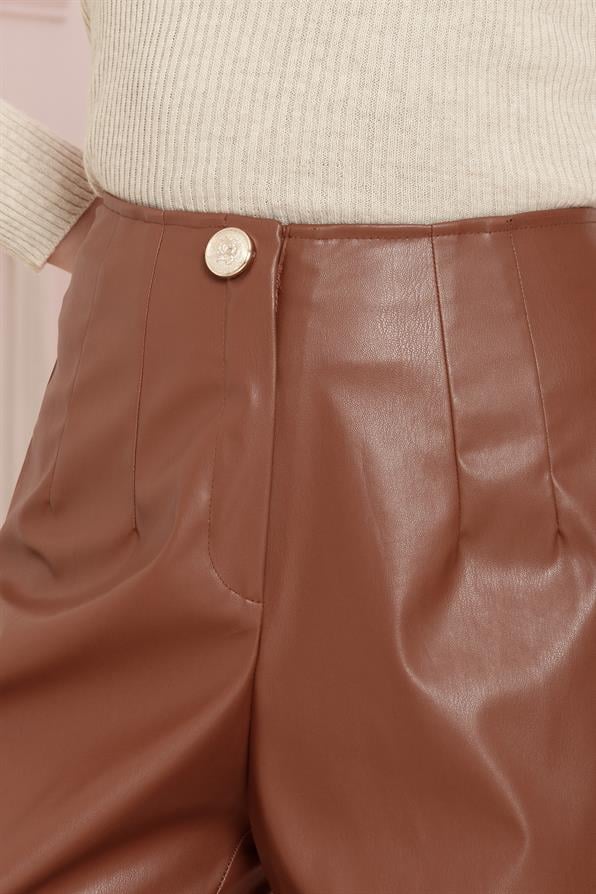 بنطلون جلدي مفصل بأزرار-رملي اللون