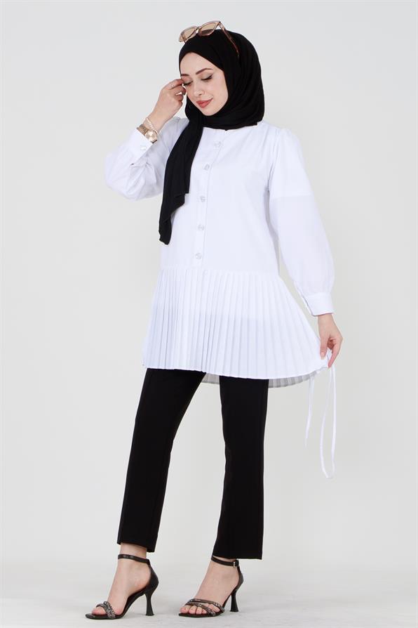 قميص بلون أبيض بأزرار أمامية