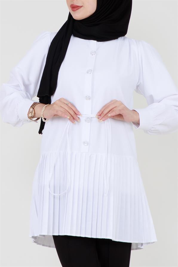 قميص بلون أبيض بأزرار أمامية