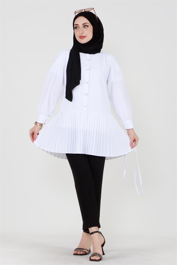 قميص بلون أبيض بأزرار أمامية