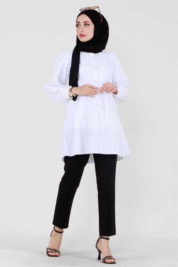 قميص بلون أبيض بأزرار أمامية