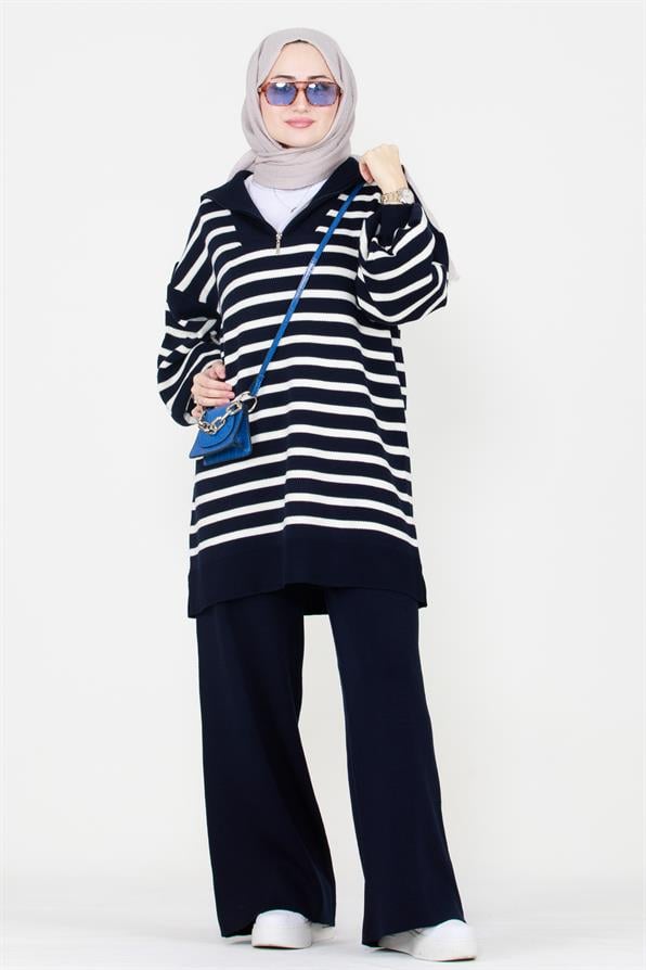 Truck Neck Striped Knit Suit - Navy Blue