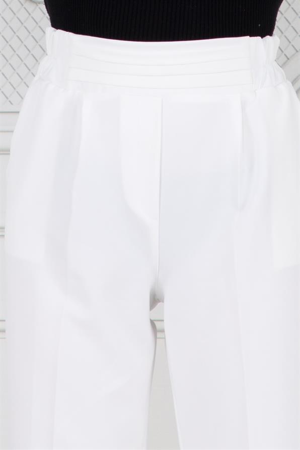 بنطلون مفصل بحزام بساقين غير واسعة- أبيض اللون