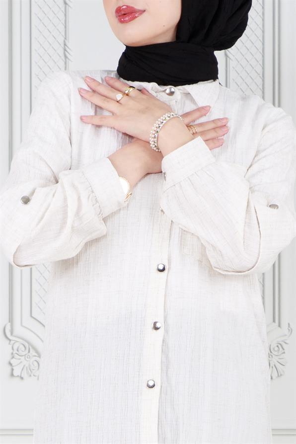 تونيك أبيض بتفاصيل على الأكمام