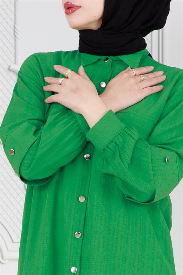 تونيك أخضر بتفاصيل  على الأكمام 